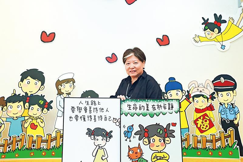 警官會所自去年12月中展出80多幅由插畫家連寶燕（小墨）創作、主題為「快樂可以選擇」的作品。（《警聲》1251期圖片）