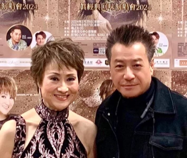 石修（右）很喜欢听尤雅的歌，今年二月特别到香港欣赏演唱会。（IG图片）