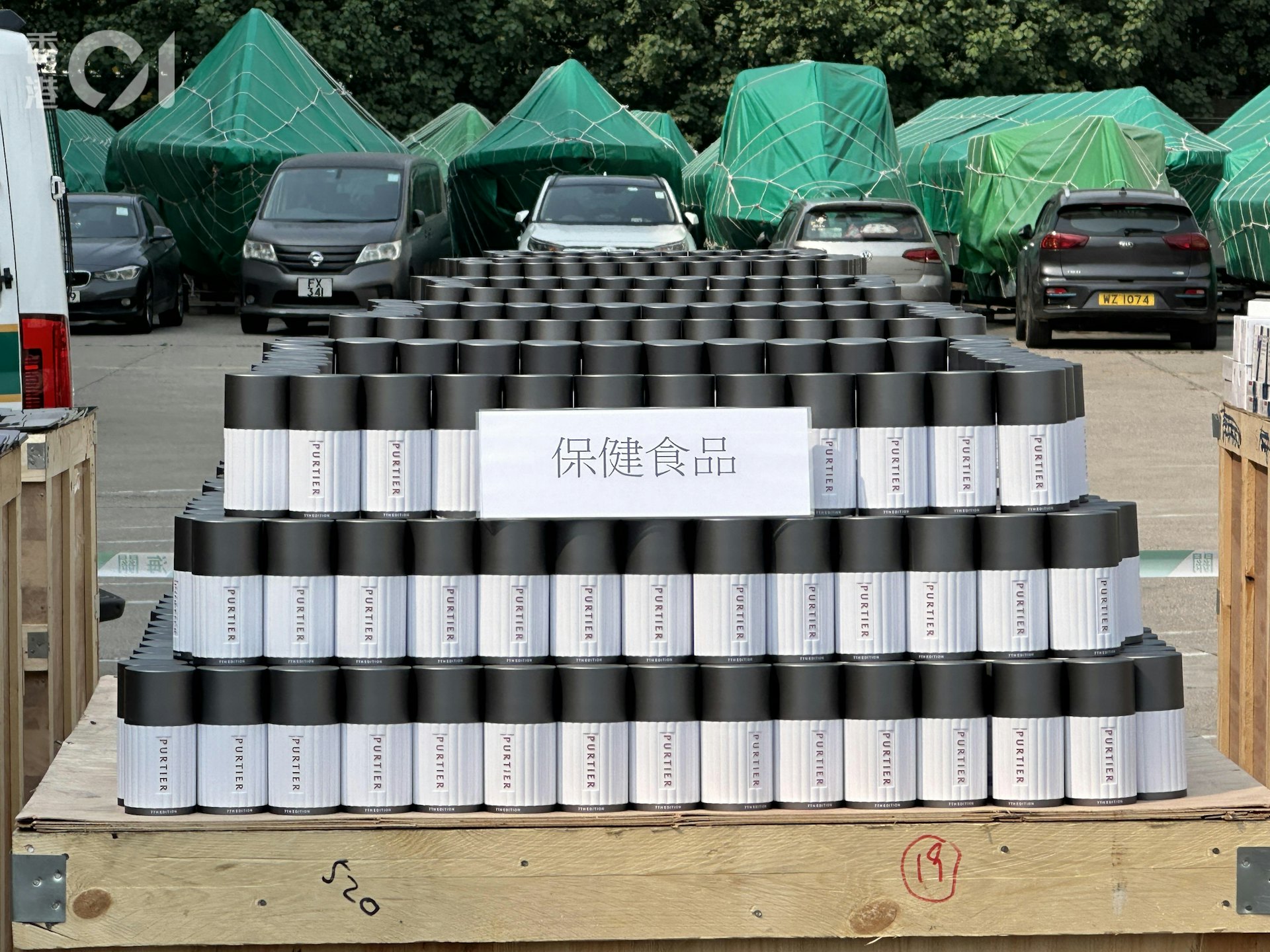 據悉,單一貨品價值最高為保健食品「鹿胎素」,估計售價高達5,000元人民幣一樽。(黃學潤攝) 據悉,單一貨品價值最高為保健食品「鹿胎素」,估計售價高達5,000元人民幣一樽。(黃學潤攝)