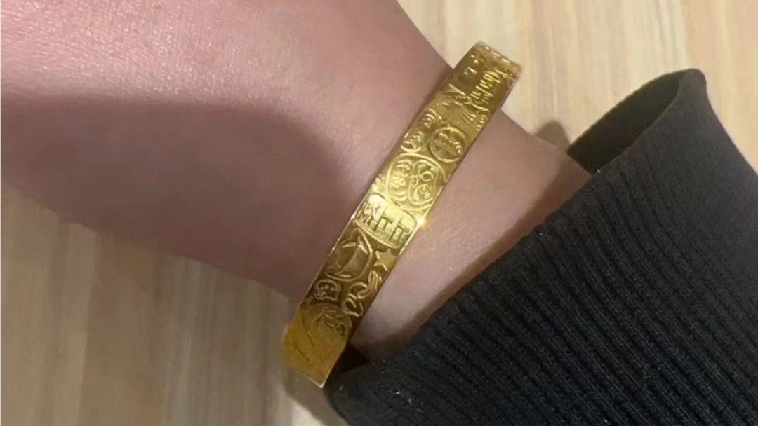 上海婦網購足金999金手鐲疑受騙 一查竟出自拉麵師傅之手? 上海婦網購足金999金手鐲疑受騙 一查竟出自拉麵師傅之手?