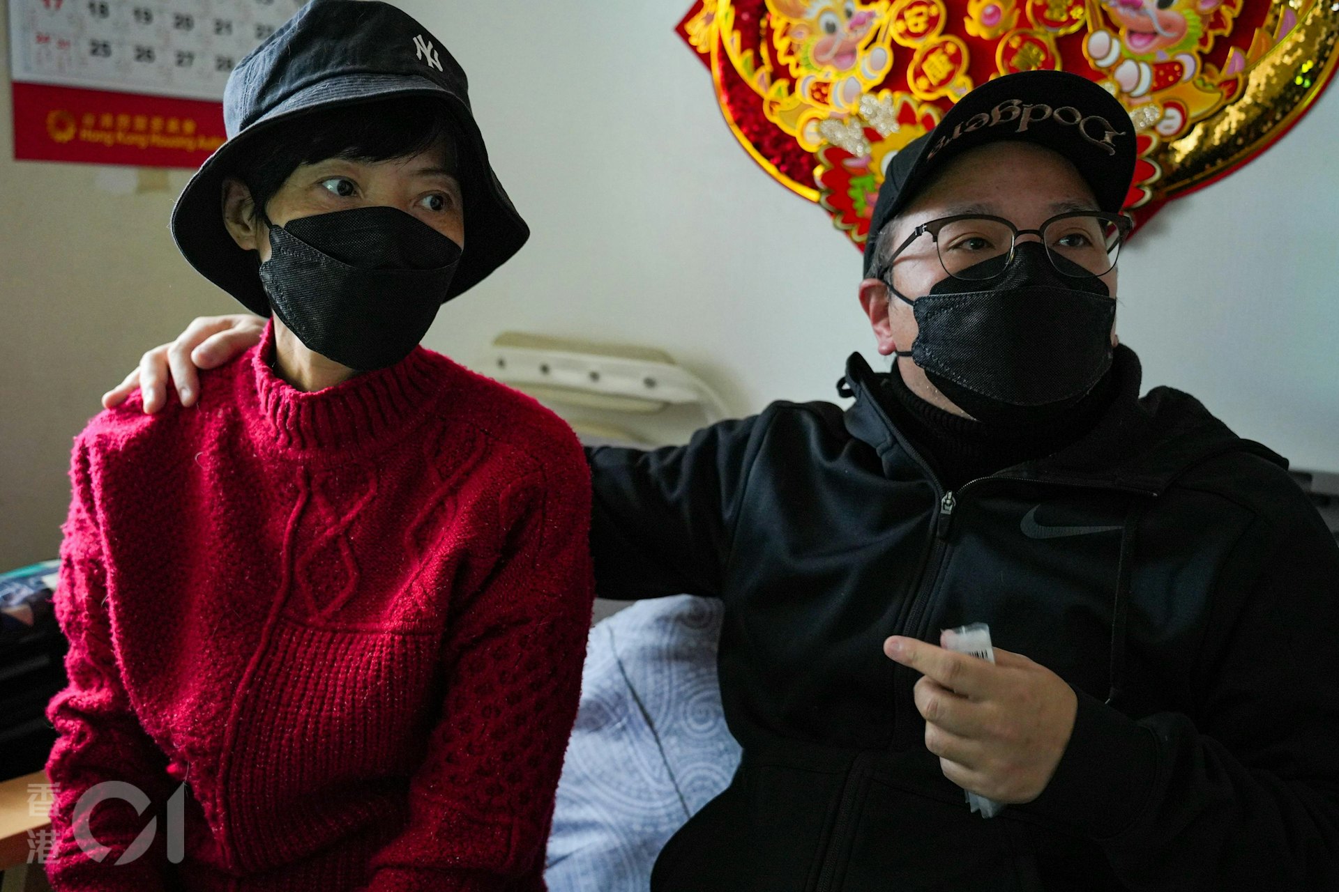 自張太患病以來,張生一直獨力撐起家庭對妻子不離不棄,但慨嘆已盡一切努力,現時只能尋求各方支援。(左朗星攝) 自張太患病以來,張生一直獨力撐起家庭對妻子不離不棄,但慨嘆已盡一切努力,現時只能尋求各方支援。(左朗星攝)