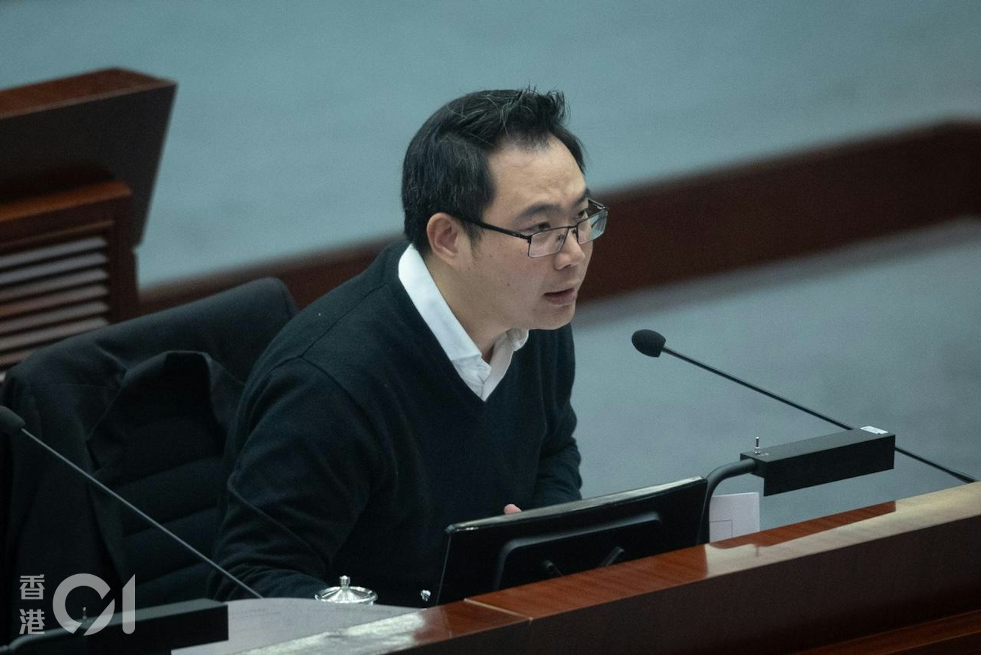 《維護國家安全條例草案》委員會今日(11日)已連續第4日馬拉松開會,議員楊永杰建議當局善用科技,例如使用電子腳鐐監控保釋人。(廖雁雄攝) 《維護國家安全條例草案》委員會今日(11日)已連續第4日馬拉松開會,議員楊永杰建議當局善用科技,例如使用電子腳鐐監控保釋人。(廖雁雄攝)