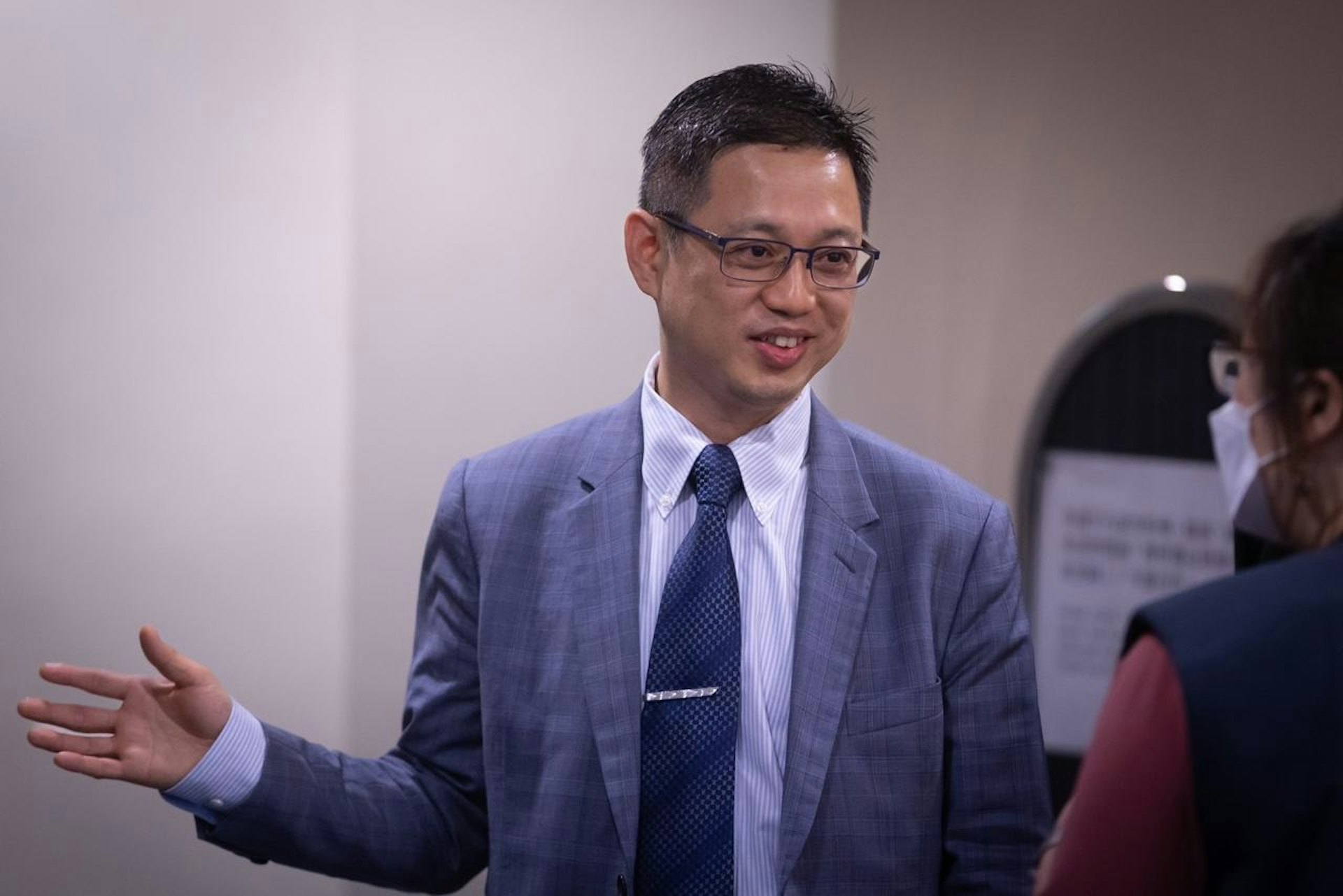 婦產科名醫孫錫鴻被指向醫務中心女員工發出性騷擾言論,他今日出席醫委會聆訊。(廖雁雄攝) 婦產科名醫孫錫鴻被指向醫務中心女員工發出性騷擾言論,他今日出席醫委會聆訊。(廖雁雄攝)