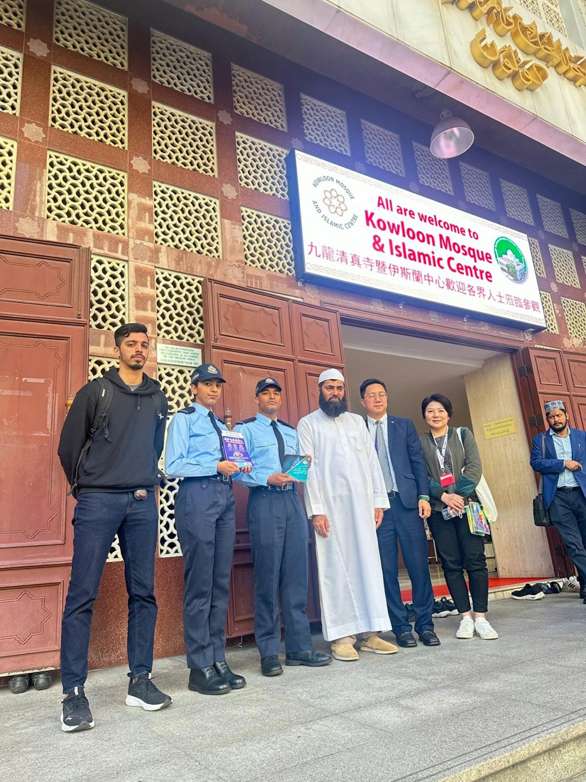 油尖區擁有重慶大廈、清真寺、印度廟等耳熟能詳地標,油尖警區一直與區內非華裔社區領袖保持緊密聯繫。(警方提供圖片) 油尖區擁有重慶大廈、清真寺、印度廟等耳熟能詳地標,油尖警區一直與區內非華裔社區領袖保持緊密聯繫。(警方提供圖片)