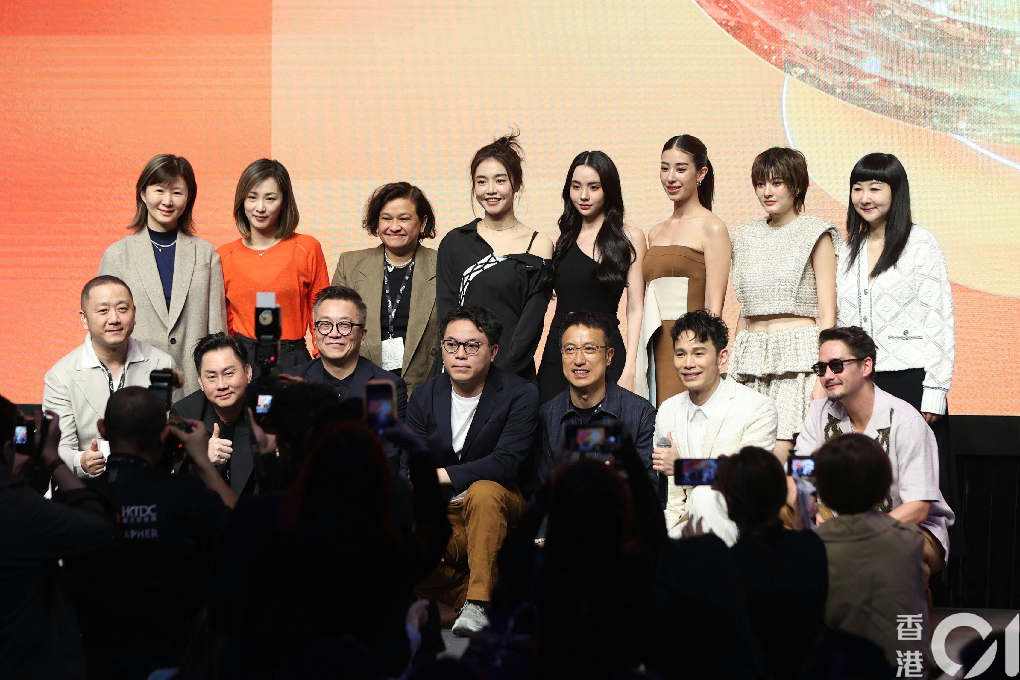 王梓軒與內地曾夢雪、泰國演員Ananda Everingham、Margie Rasri Balenciaga、Mint Chalida Vijitvongthong、Mookda Narinrak等藝人出席香港影視展活動宣傳新作品。（葉志明攝）