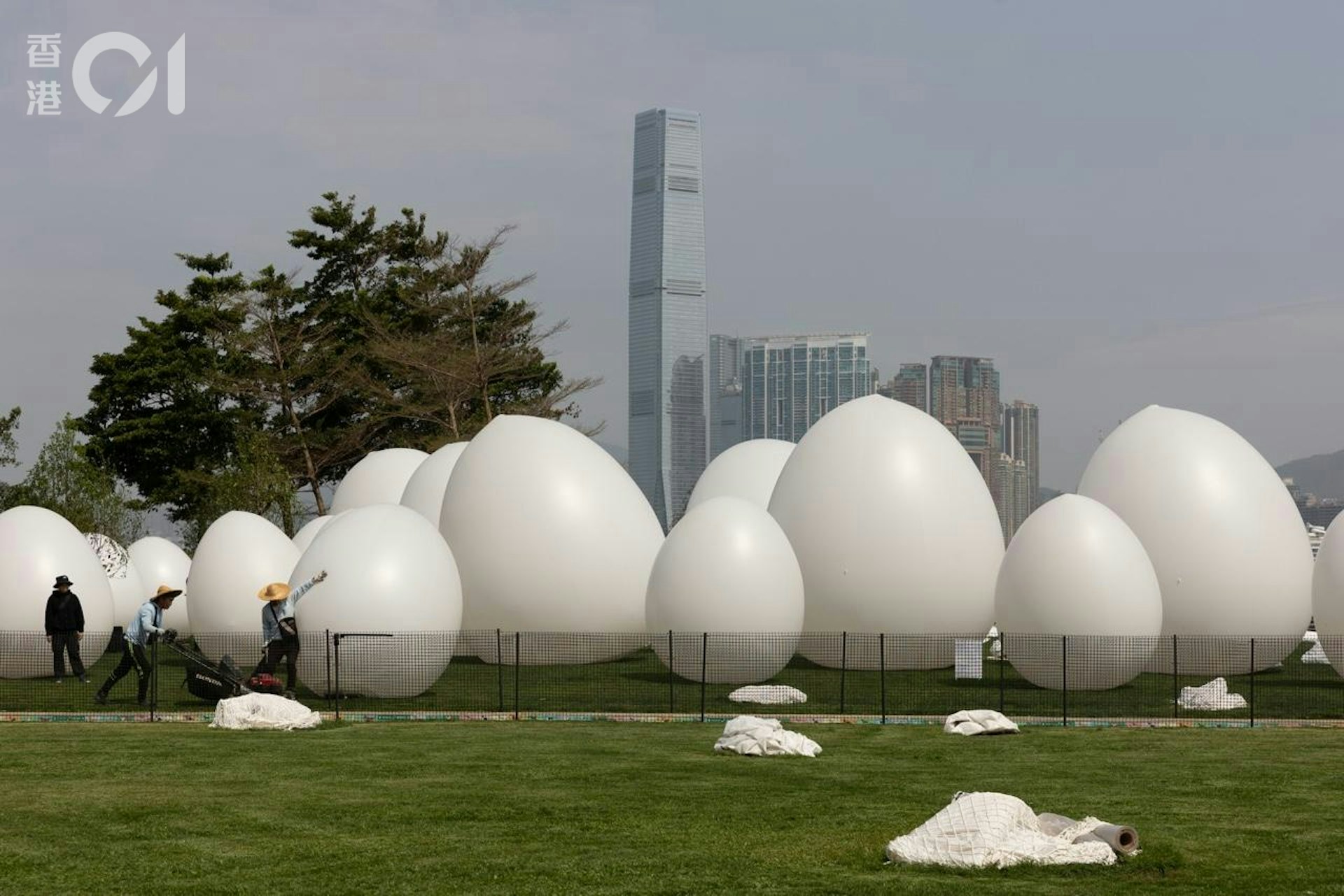 部分展品已率先放置在添馬公園。(資料圖片) 部分展品已率先放置在添馬公園。(資料圖片)