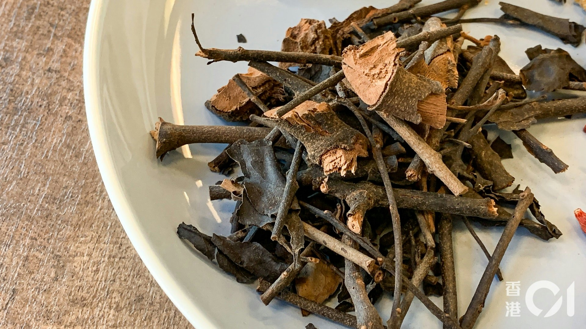 根據寄生樹種不同,功效也不同,其中以桑寄生質素最佳。(資料圖片) 根據寄生樹種不同,功效也不同,其中以桑寄生質素最佳。(資料圖片)