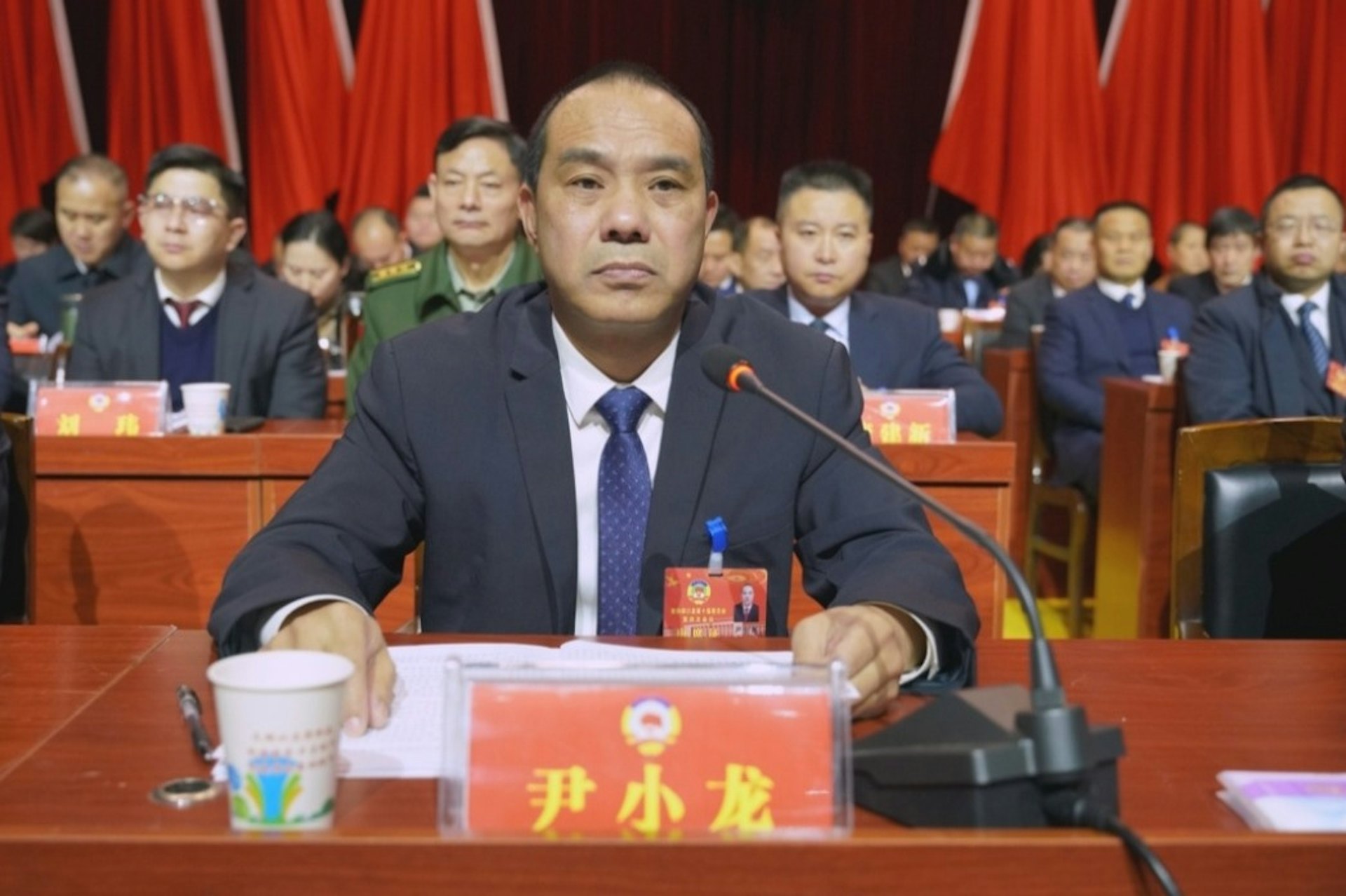 網傳湖南省洞口縣政協主席尹小龍,疑似涉嫌嫖宿幼女日前被警方控制。(網上圖片) 網傳湖南省洞口縣政協主席尹小龍,疑似涉嫌嫖宿幼女日前被警方控制。(網上圖片)