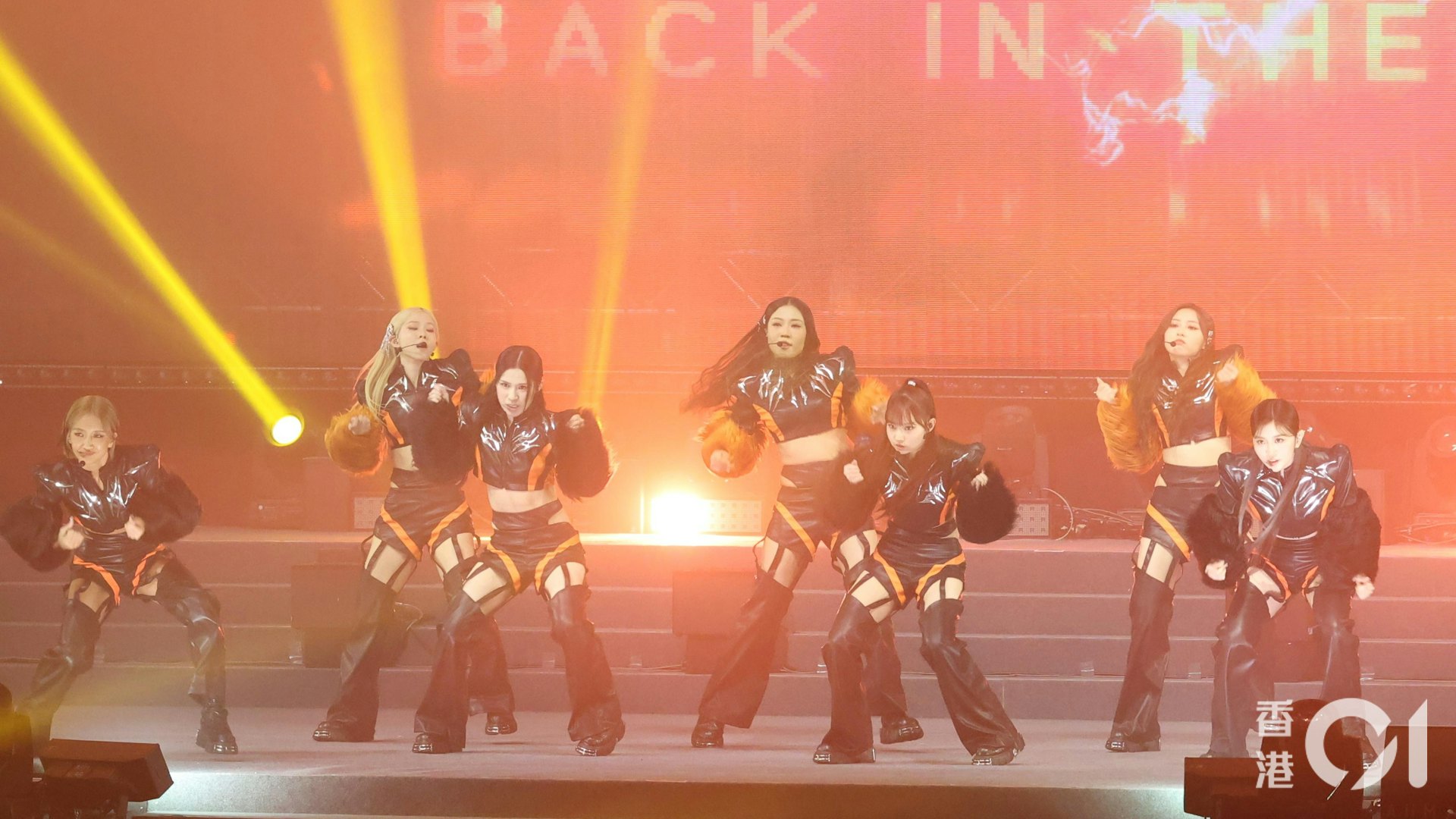 COLLAR演唱會|以性感歌衫登場 唱《Back in the Game》打頭陣 COLLAR演唱會|以性感歌衫登場 唱《Back in the Game》打頭陣