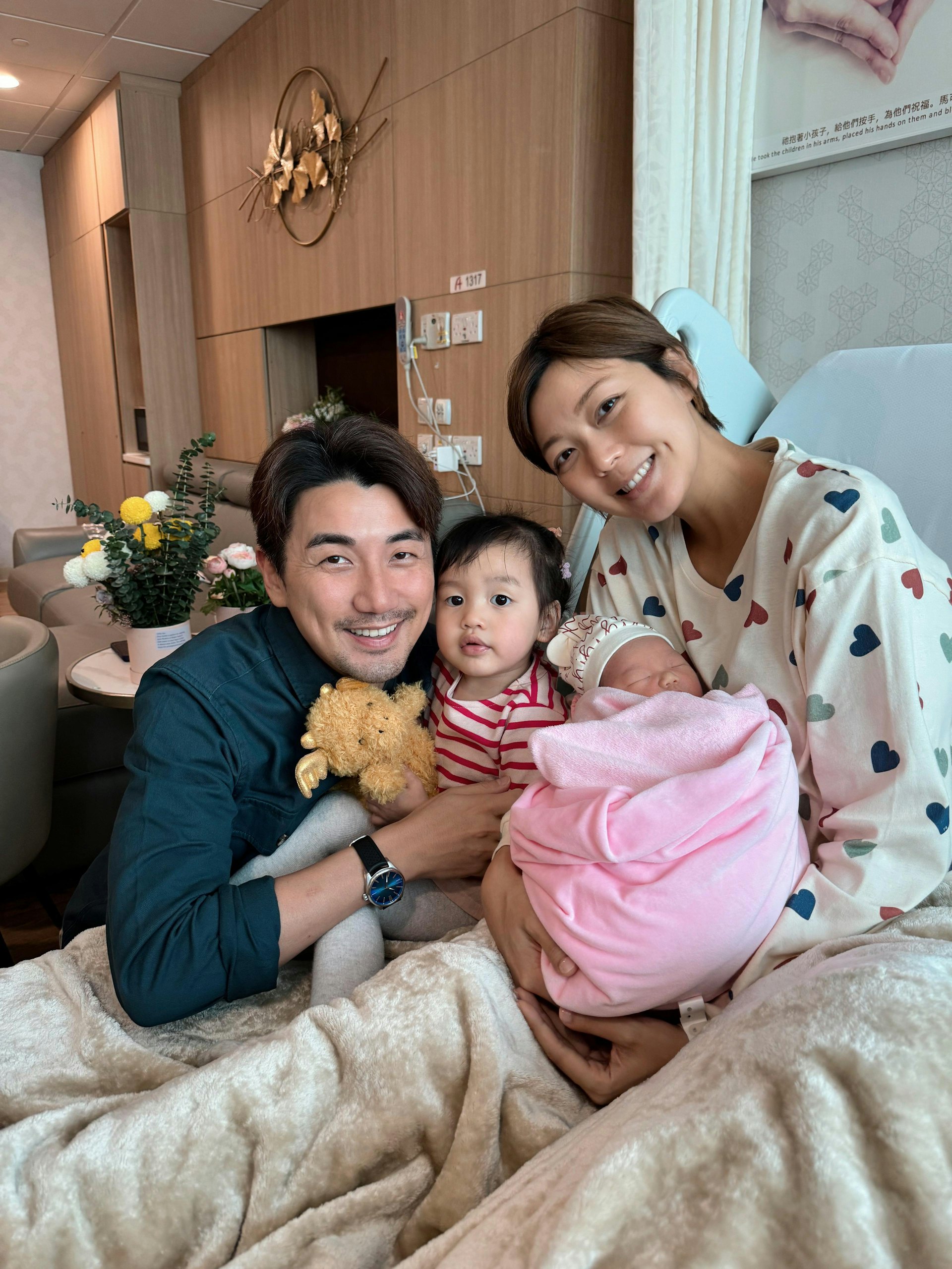 洪永城與梁諾妍一家四口。 洪永城與梁諾妍一家四口。