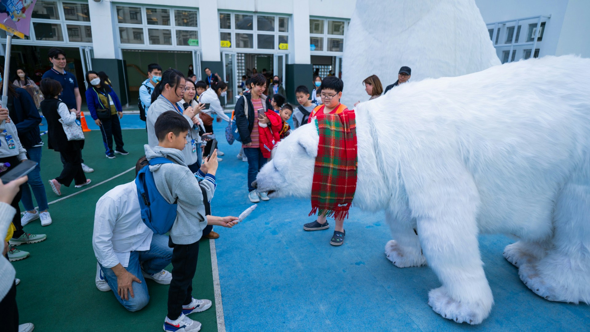 北極熊在校園（救世軍韋理夫人紀念學校提供）