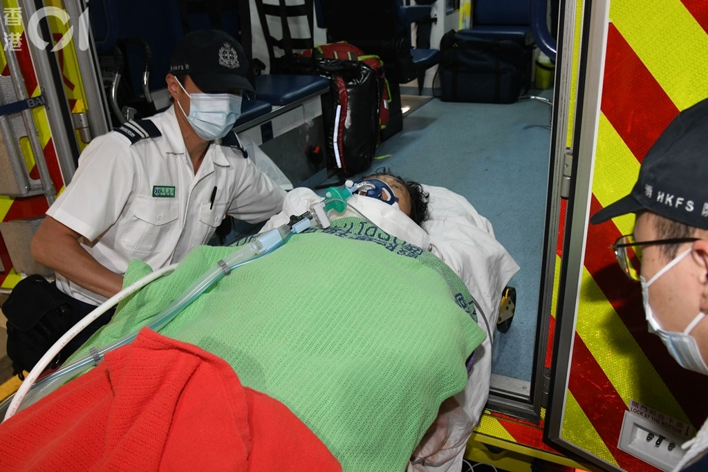 女事主昏迷由救护员送院抢救。