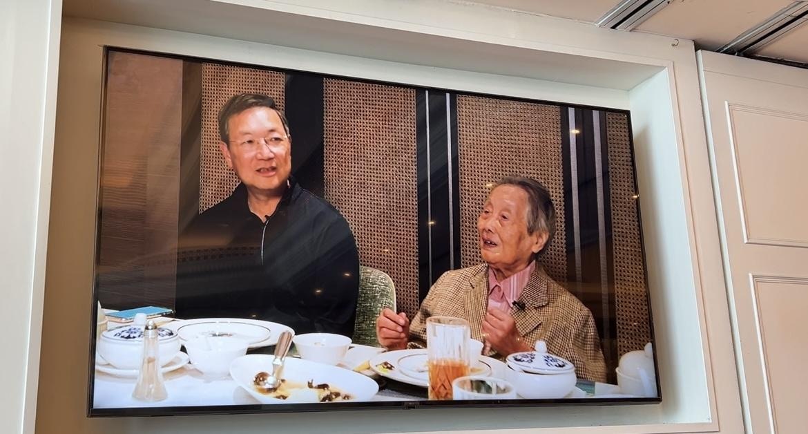 现时美心最年长的员工是年届103岁的高级财务经理庞敬娴，她可能为亚洲最年长的在职女性之一。（何倩瑜摄）