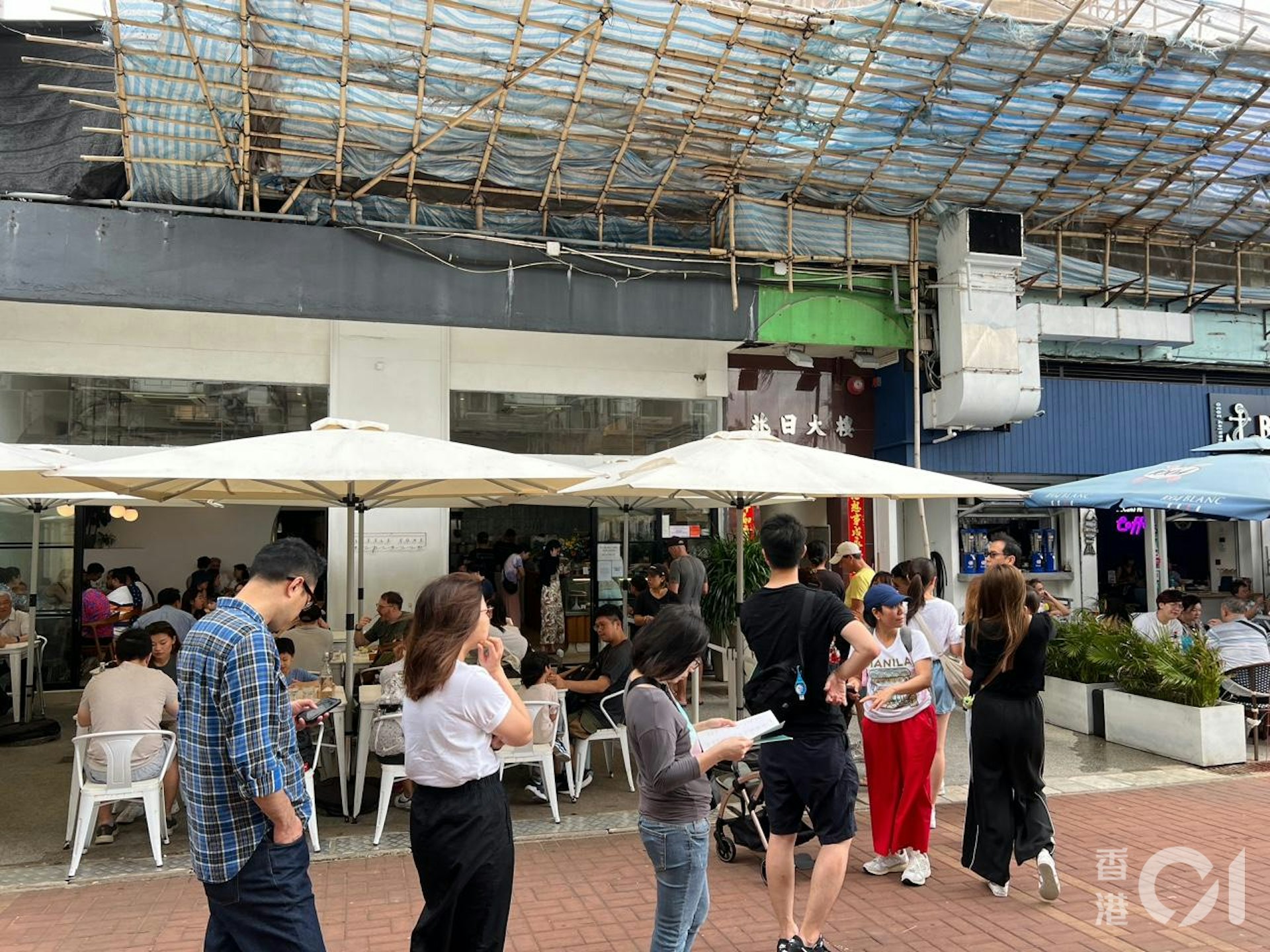 記者於今日(30日)下午2時到有人稱「香港後花園」的西貢視察,發現西貢市中心的人流不俗,未至於疏落。(何倩瑜攝) 記者於今日(30日)下午2時到有人稱「香港後花園」的西貢視察,發現西貢市中心的人流不俗,未至於疏落。(何倩瑜攝)