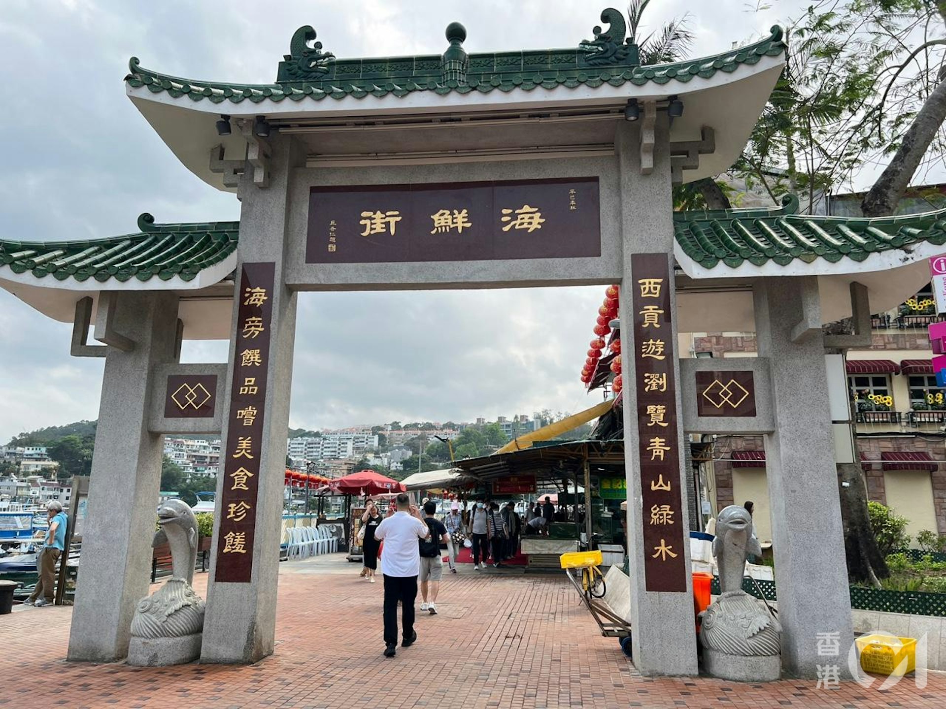記者於今日(30日)下午2時到有人稱「香港後花園」的西貢視察,發現西貢市中心的人流不俗,未至於疏落。(何倩瑜攝) 記者於今日(30日)下午2時到有人稱「香港後花園」的西貢視察,發現西貢市中心的人流不俗,未至於疏落。(何倩瑜攝)