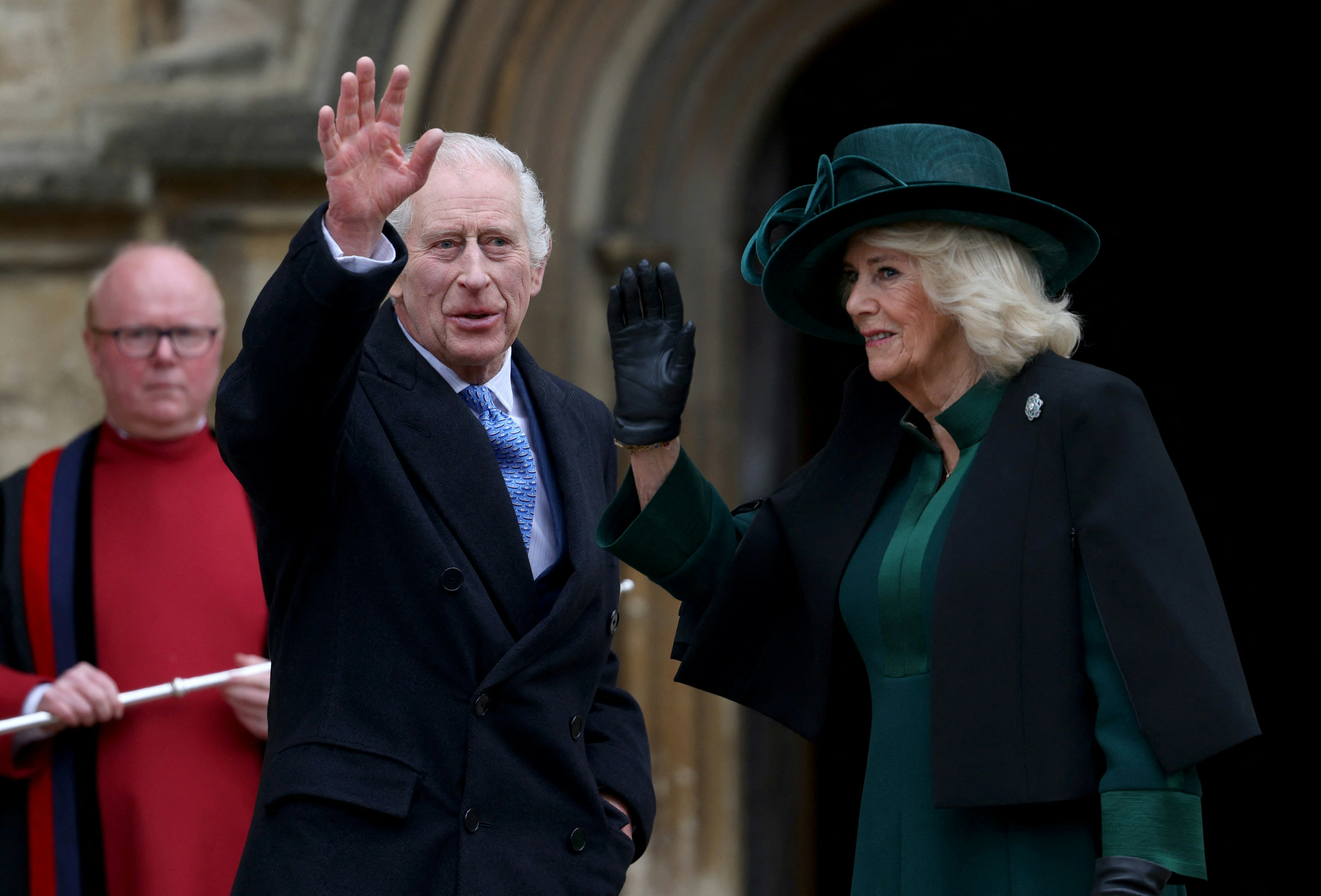 英王查理斯与王后卡米拉2024年3月31日抵达温莎圣乔治礼拜堂，出席复活节弥撒（Reuters）