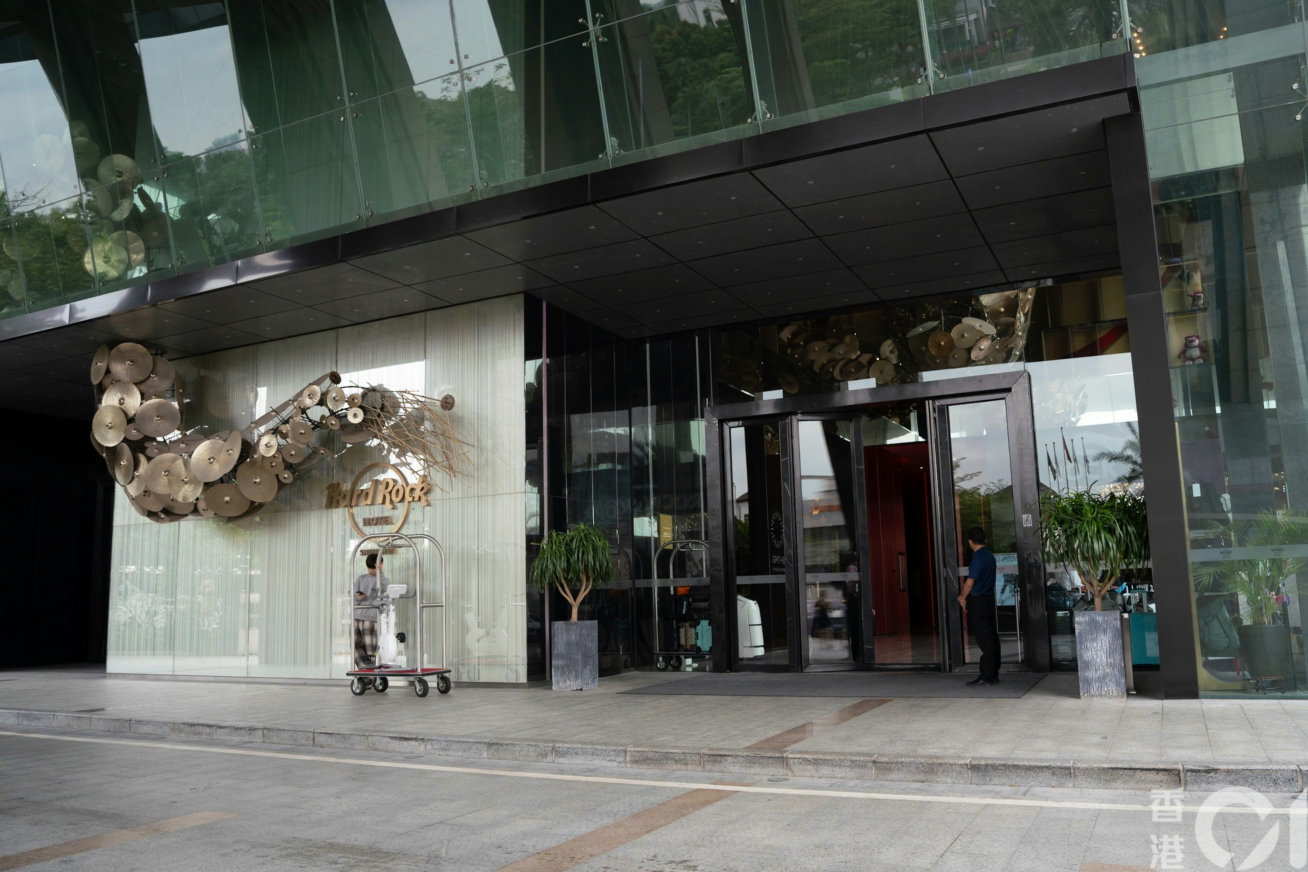 深圳硬石酒店同样受港人欢迎。（黄浩谦摄）