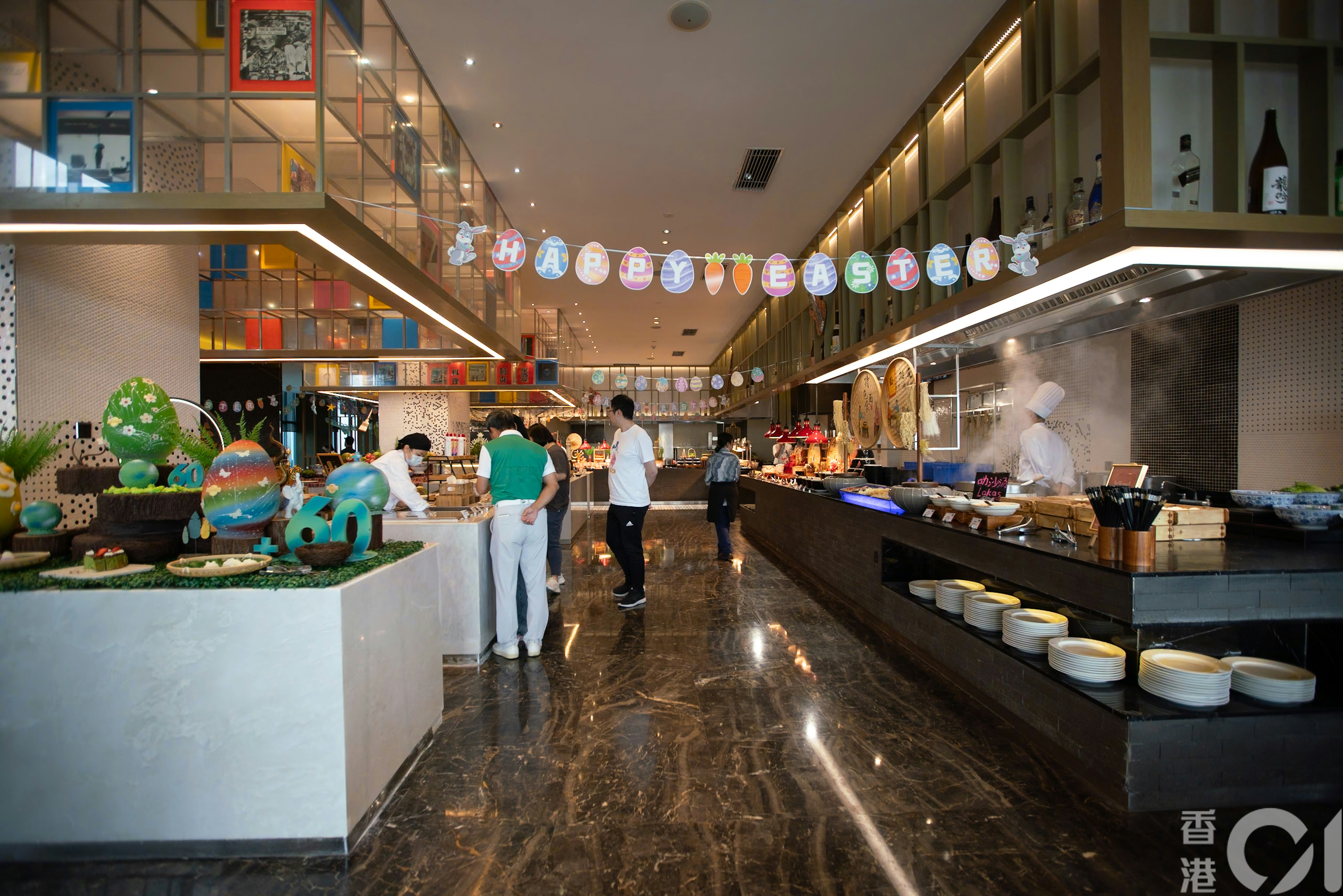 深圳硬石酒店为住客提供自助餐。（黄浩谦摄）