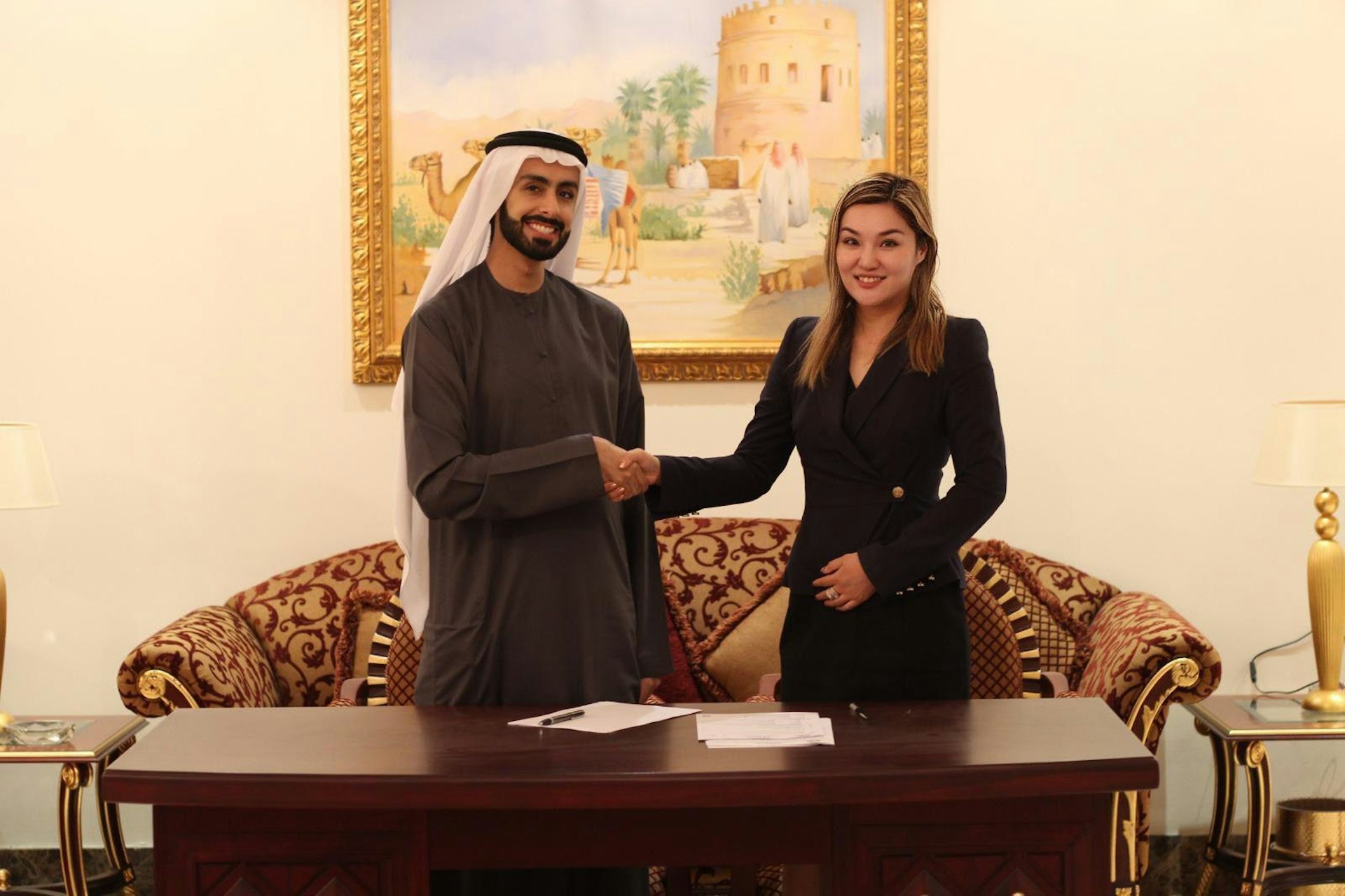 阿聯酋杜拜統治家族成員Sheikh Ali Rashed Ali Saeed Al Maktoum(阿里王子)計劃在香港設立家族辦公室,家族辦公室副主席兼首席執行官麥懿睿(MAK Eleanor Jane)。(公關發布圖片) 阿聯酋杜拜統治家族成員Sheikh Ali Rashed Ali Saeed Al Maktoum(阿里王子)計劃在香港設立家族辦公室,家族辦公室副主席兼首席執行官麥懿睿(MAK Eleanor Jane)。(公關發布圖片)