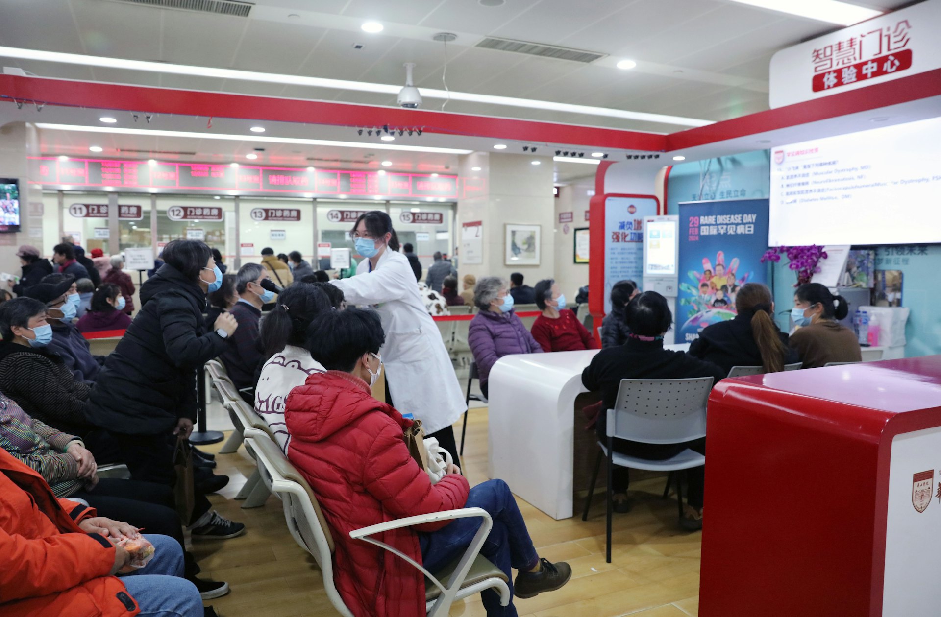 港人可提前預約內地醫院的門診服務,縮短排隊時間。(新華社) 港人可提前預約內地醫院的門診服務,縮短排隊時間。(新華社)