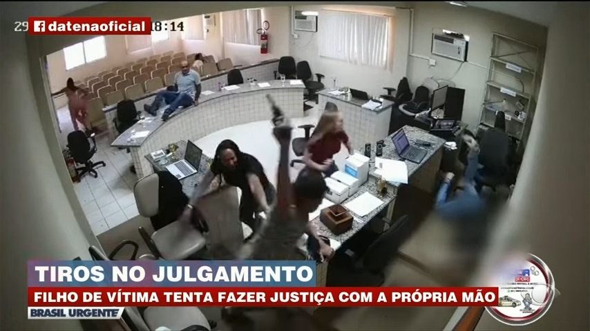 该影片2日才首度被公布，而警方也证实，泰尔托在事发后第二天被捕，犯案用的左轮手枪也被没收。（YouTube截图 / @Brasil Urgente）