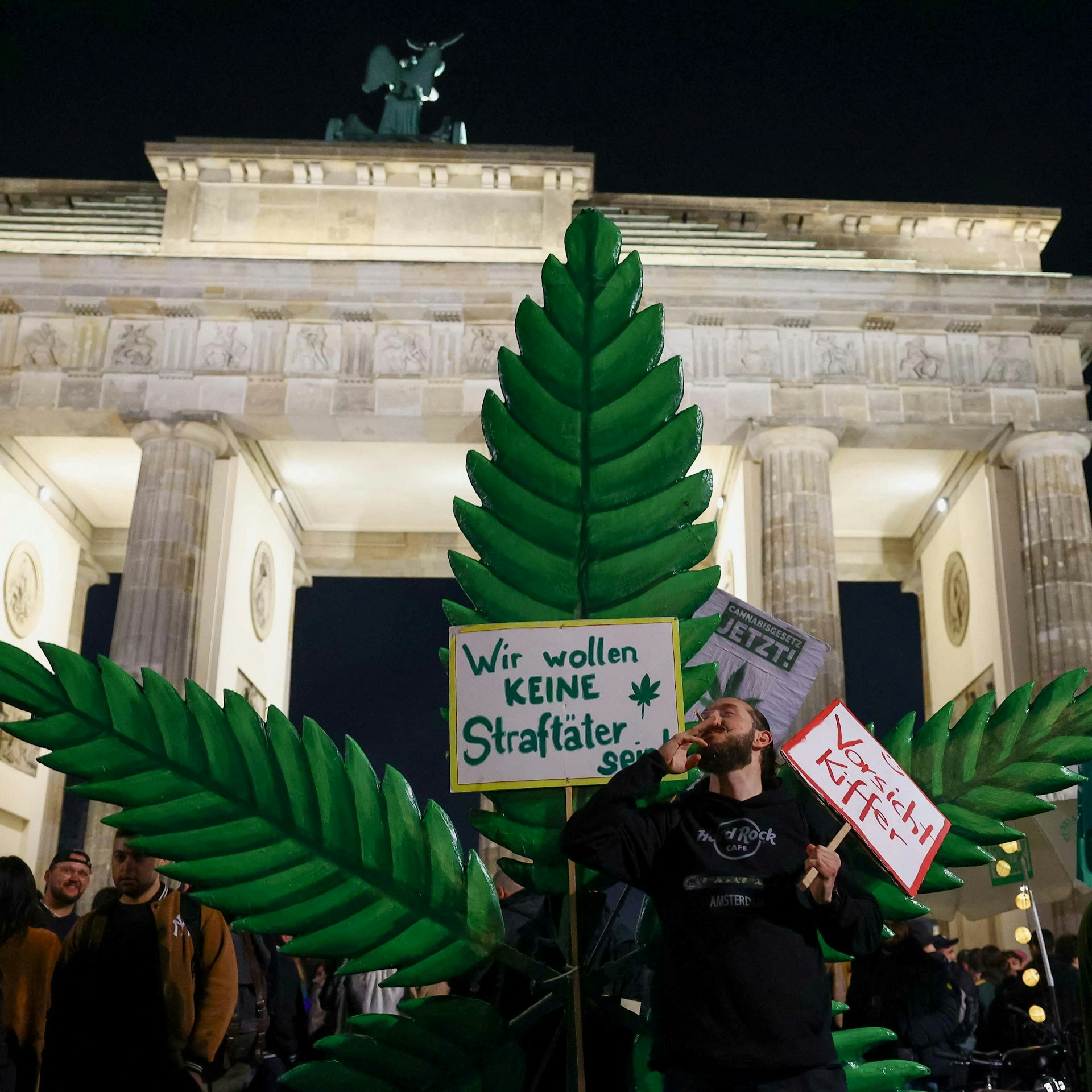2014年4月1日起,德國正式對娛樂用大麻合法化。成年人可合法隨身攜帶不超過25克的大麻,在家中最多可儲存50克,並可自行種植3株大麻。(Reuters)