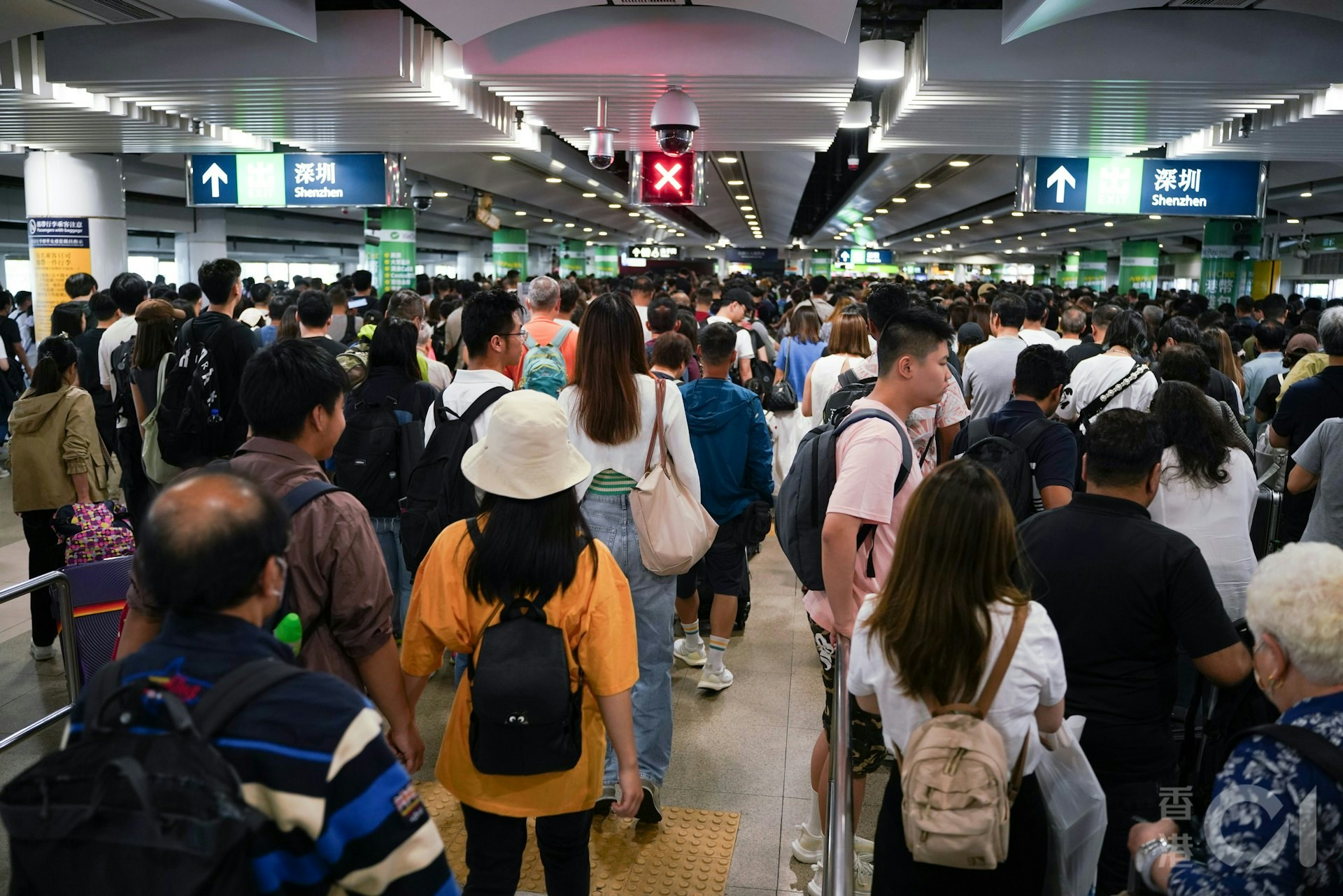 大批港人北上消費。（資料圖片）