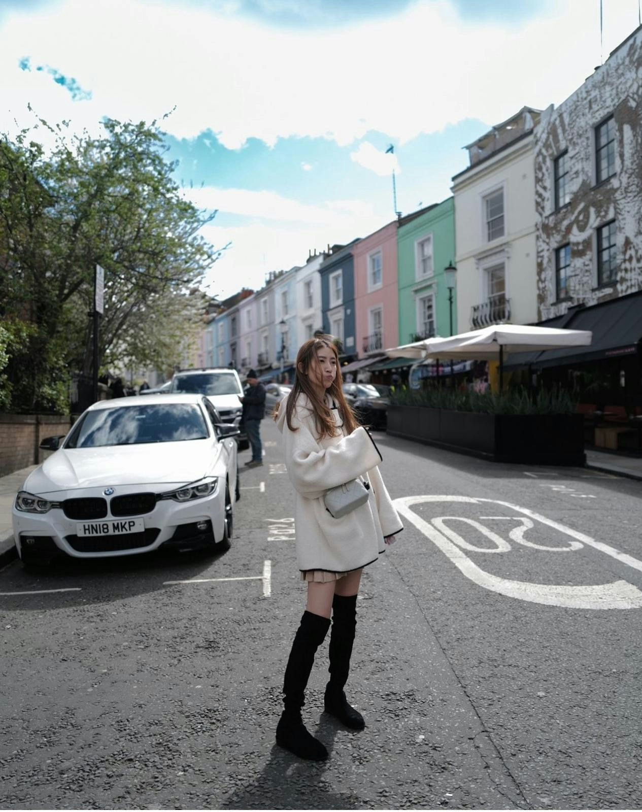 Sarah Miu也有分享她在英国的街拍，这个男友视觉无得输。（IG@sarahmiu)