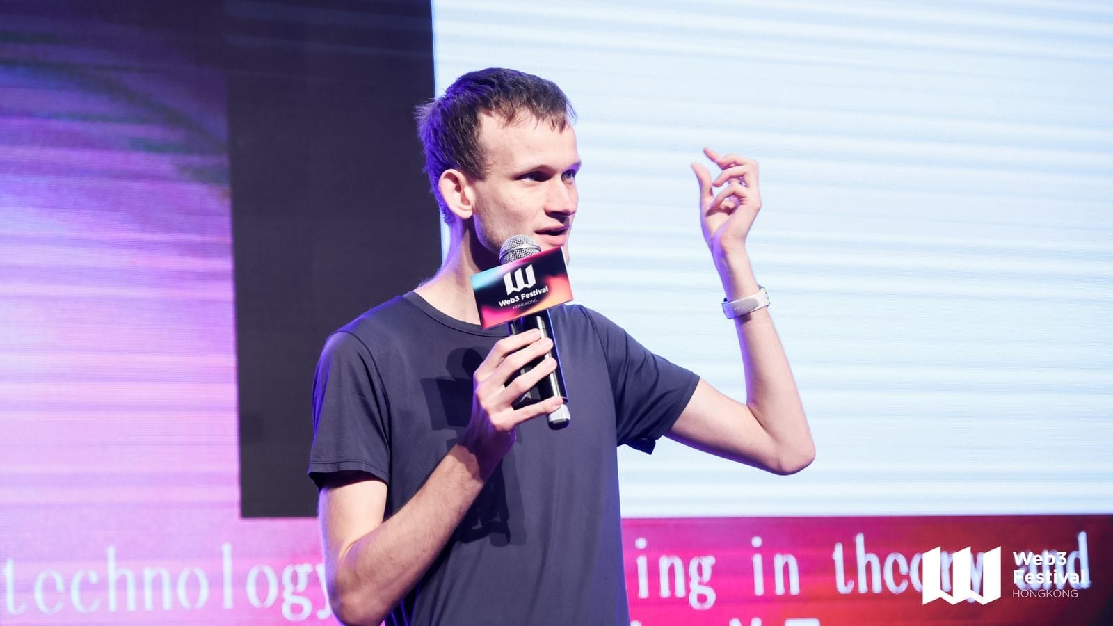 以太坊創辦人「V神」現身港Web3.0嘉年華為區塊鏈兩大局限拆招