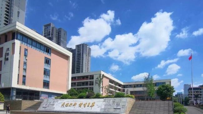 湖南女中生疑遭老師毆打辱罵 衝上5樓跳樓身亡 母親發文討公道 湖南女中生疑遭老師毆打辱罵 衝上5樓跳樓身亡 母親發文討公道