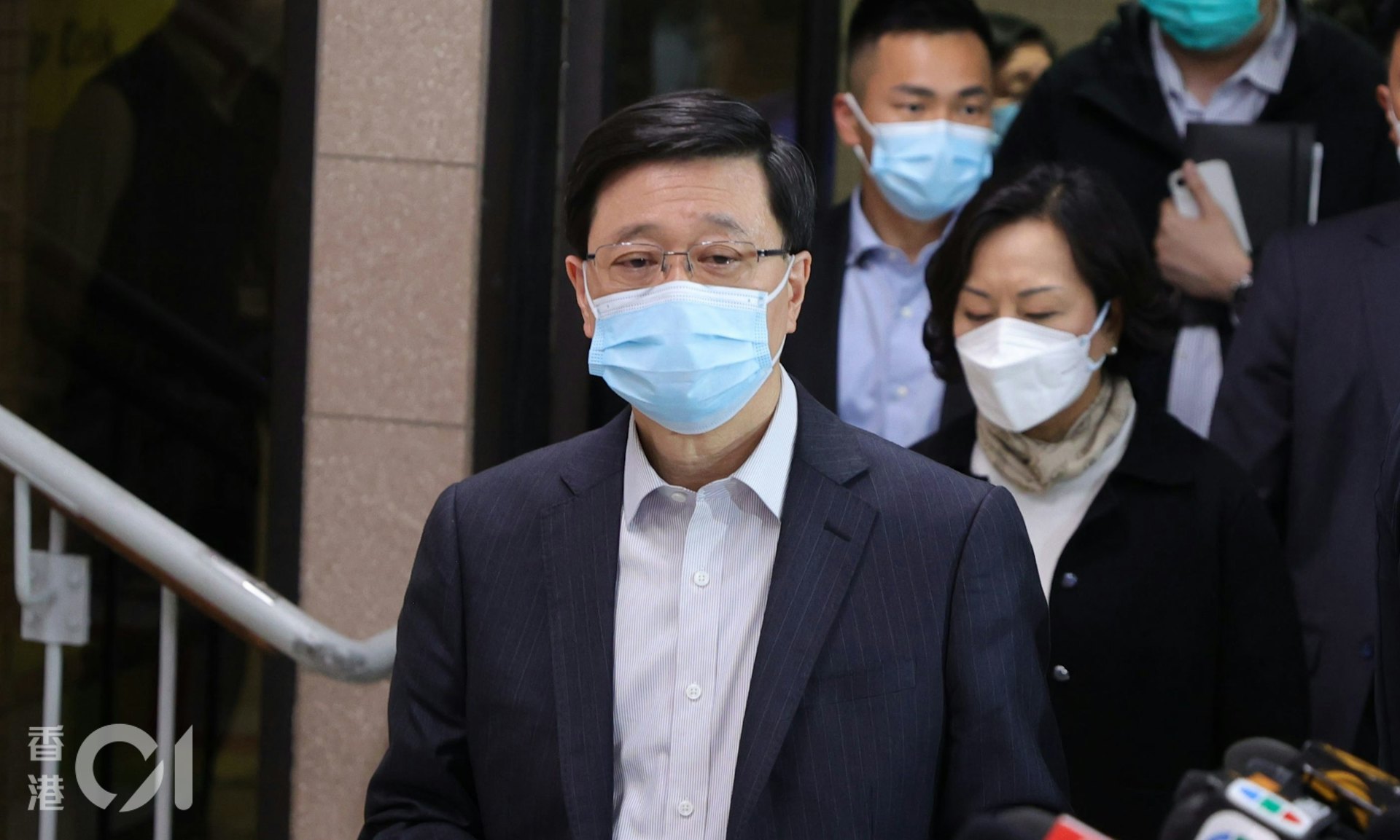 今年4月10日早上,油麻地佐敦道華豐大廈發生三級火,5人死亡,多人昏迷。 行政長官李家超下午探望傷者,對火警導致多人傷亡表示極度哀痛。(鄭子峰攝) 今年4月10日早上,油麻地佐敦道華豐大廈發生三級火,5人死亡,多人昏迷。 行政長官李家超下午探望傷者,對火警導致多人傷亡表示極度哀痛。(鄭子峰攝)