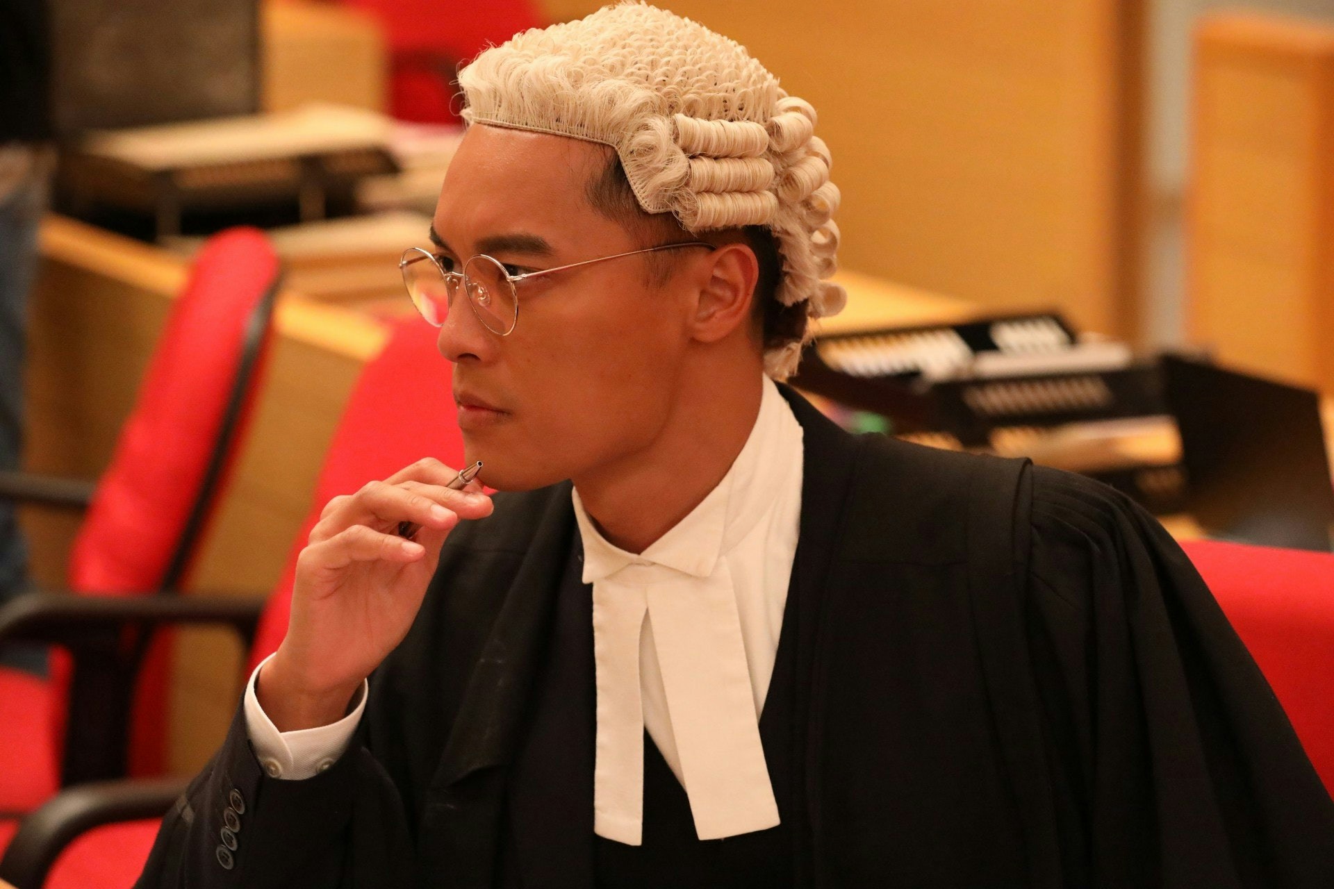 黎振烨在《是咁的，法官阁下》中饰演大律师一角，开始多人留意。（剧照）