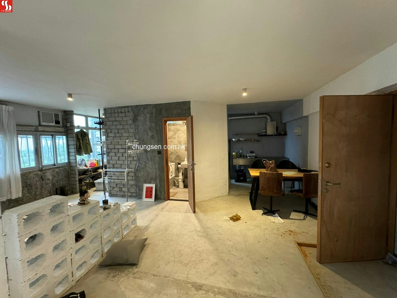 上水443呎公屋拍賣開價$130萬牆身掉漆磚外露網民︰敘利亞風