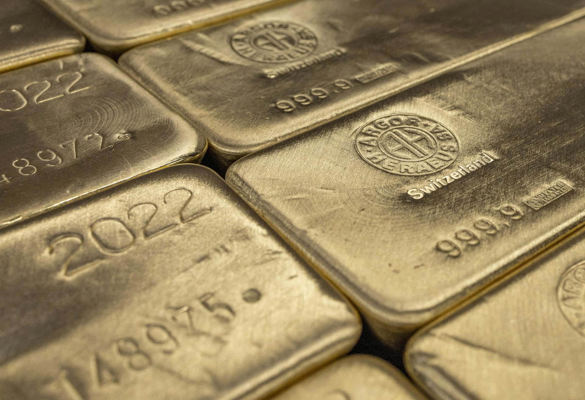黃金:Gold bars are pictured at the plant of gold and silver refiner and bar manufacturer Argor-Heraeus in Mendrisio, Switzerland, July 13, 2022. REUTERS/Denis Balibouse/File Photo 黃金:Gold bars are pictured at the plant of gold and silver refiner and bar manufacturer Argor-Heraeus in Mendrisio, Switzerland, July 13, 2022. REUTERS/Denis Balibouse/File Photo
