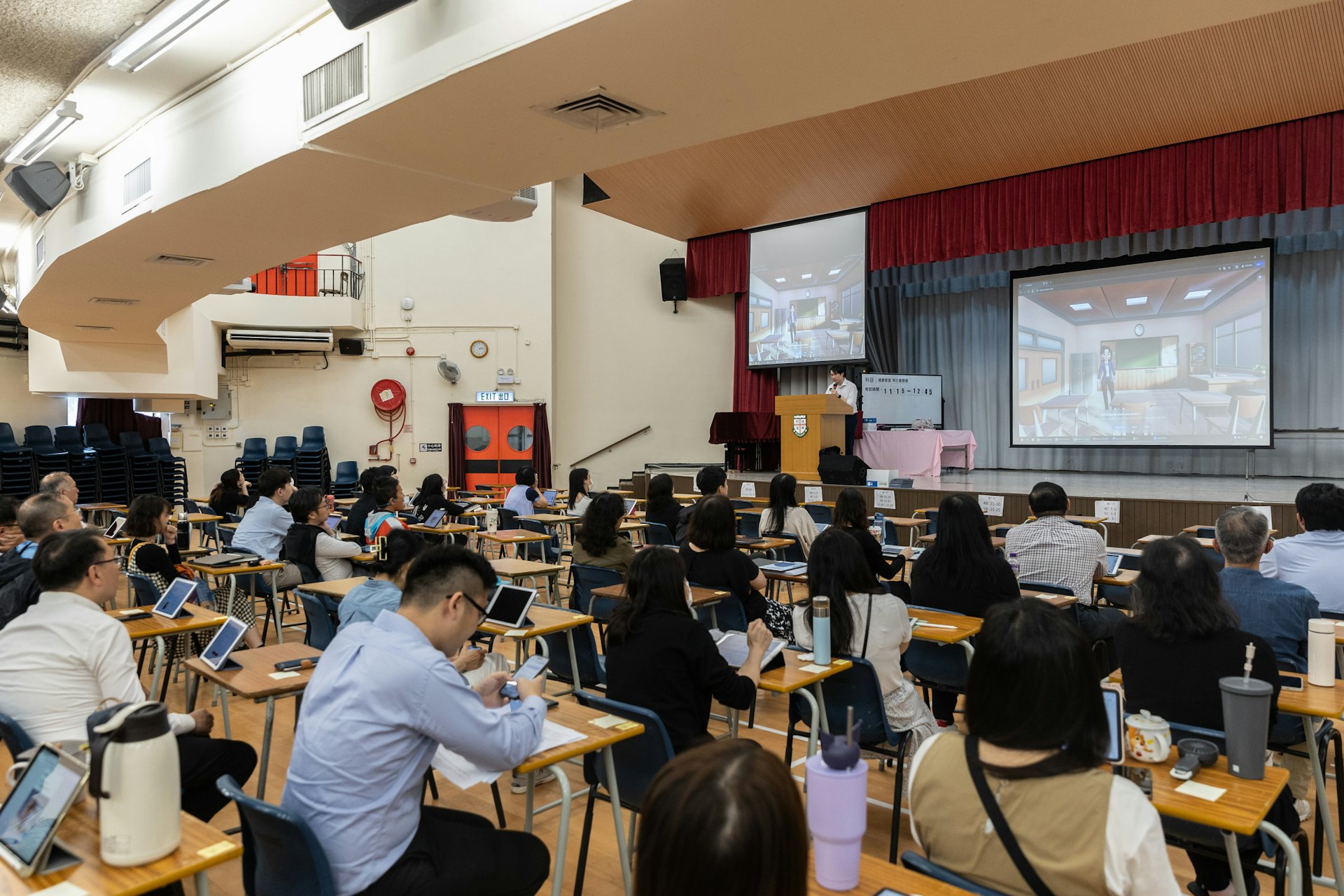 《香港01》為禮賢會彭學高紀念中學舉辦「AI 教學應用教師培訓工作坊」,由「Re:learn」創辦人蘇建峯主講。(廖雁雄攝) 《香港01》為禮賢會彭學高紀念中學舉辦「AI 教學應用教師培訓工作坊」,由「Re:learn」創辦人蘇建峯主講。(廖雁雄攝)