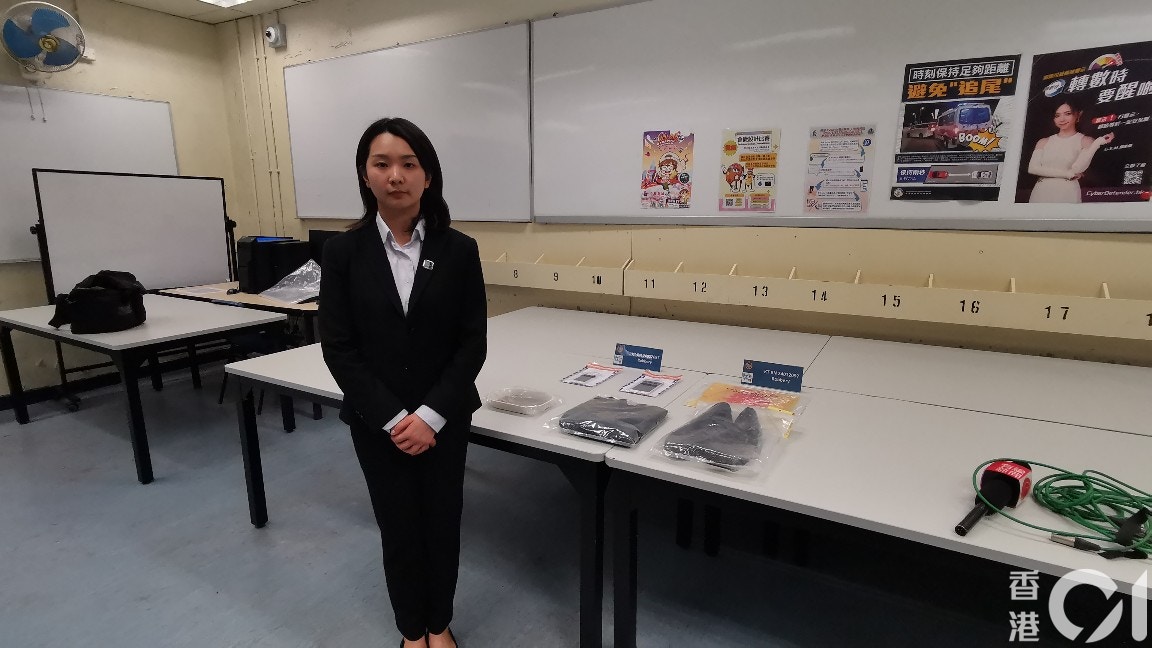 觀塘警區重案組主管偵緝督察梁曼宜交代案件。（林振華攝）