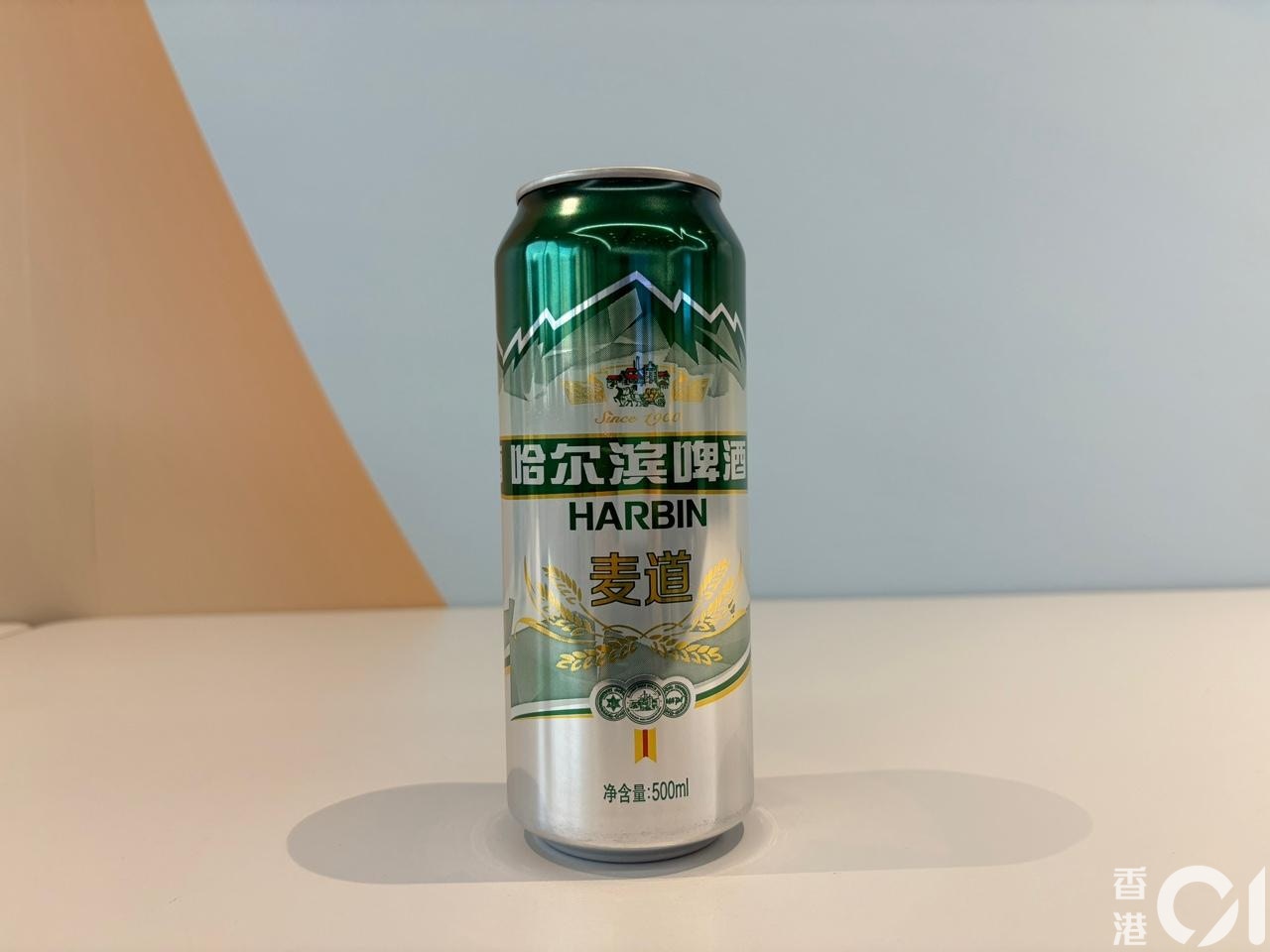 哈尔滨 HARBIN 的麦道啤酒，每罐$6，评分为2.5分。（梁祖儿摄）
