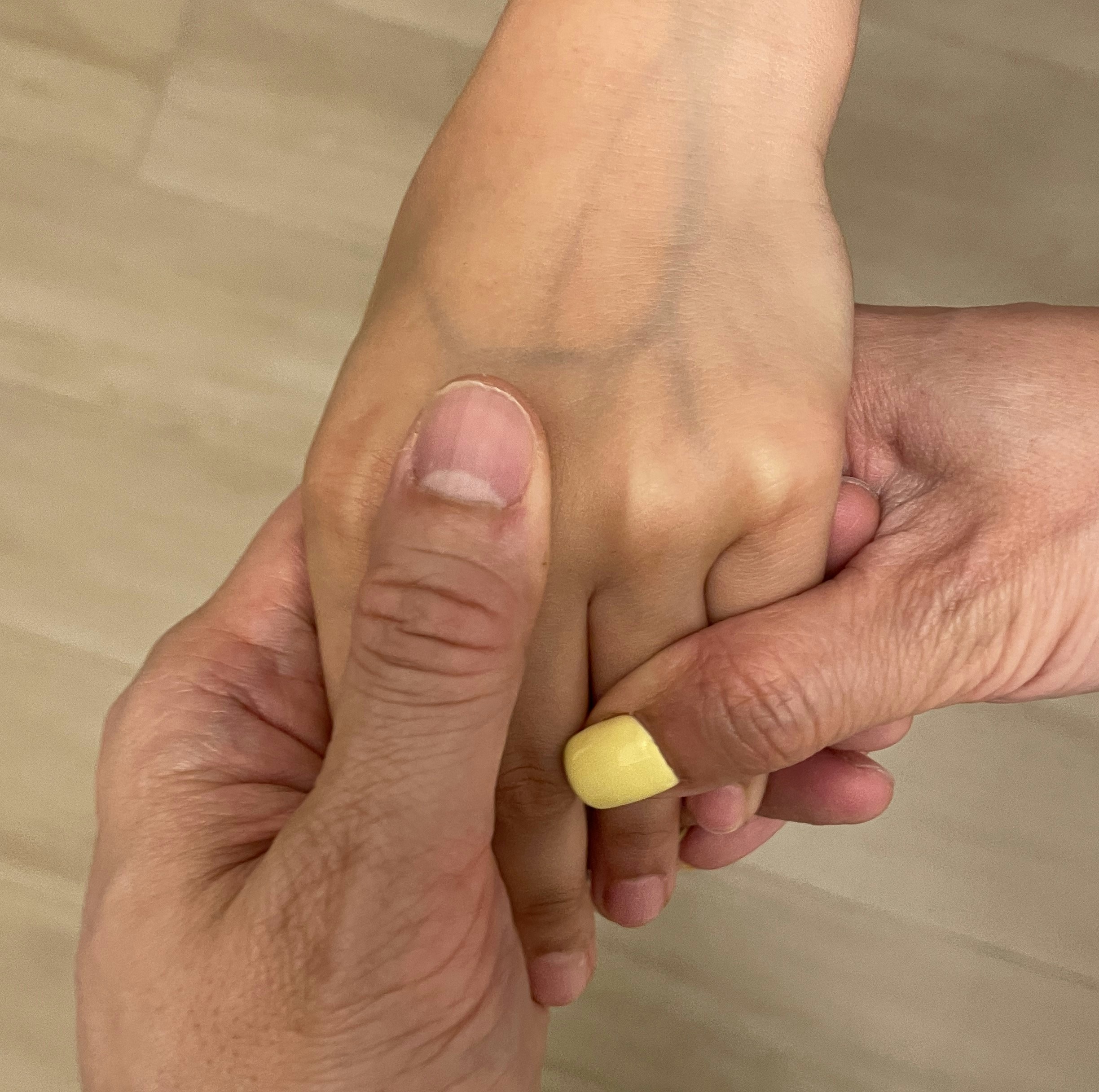 Hart憶述，上一段婚姻較少與太太溝通，女兒與自己的關係亦比較生疏，透過再婚家庭指導服務令他了解到家庭成員應該互相溝通，說出大家彼此的需求或困難。(受訪者提供)