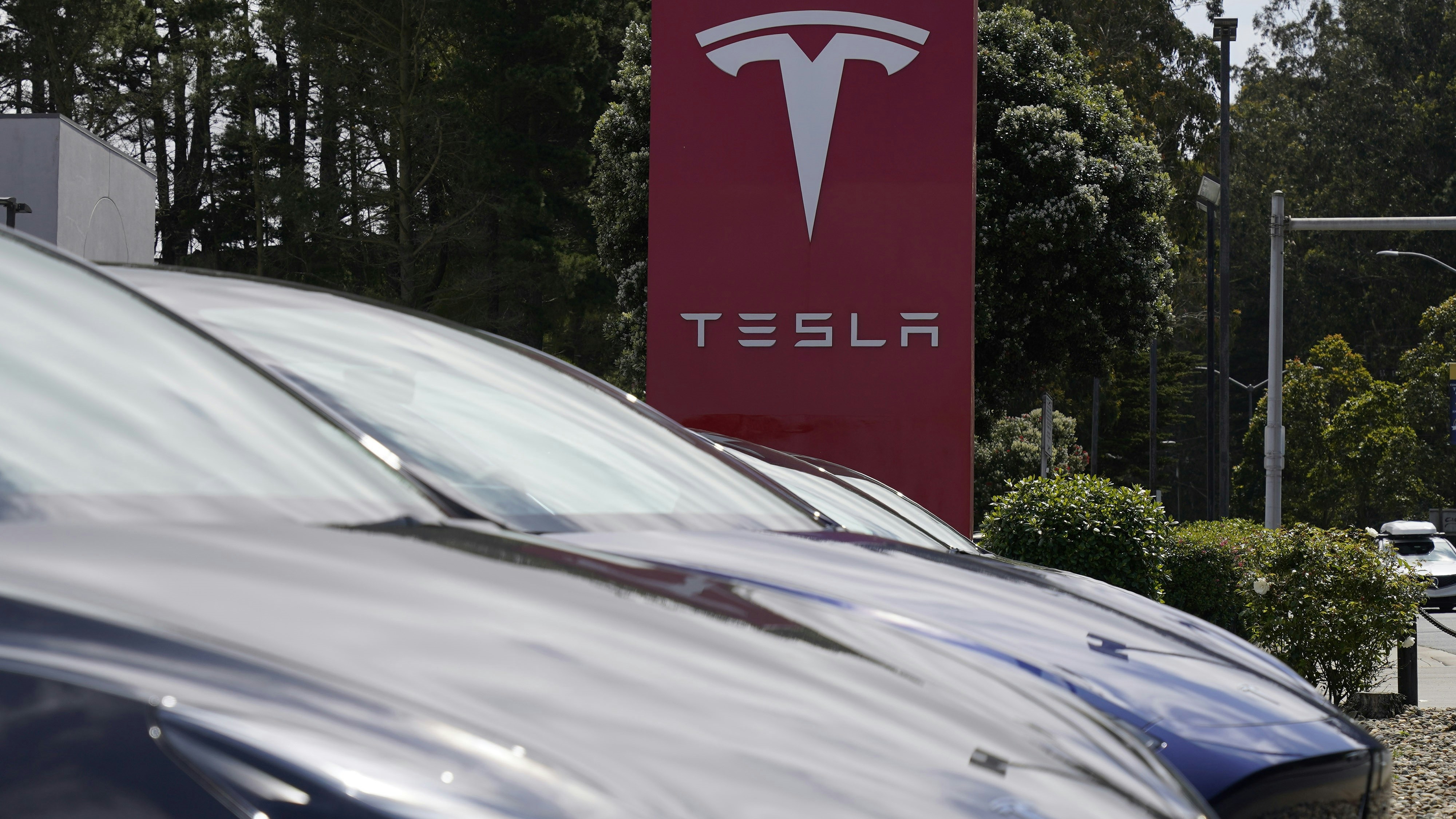 Tesla盤後股價一路飆升，現重企於160美元關口之上，漲13.33%，報163.96美元。（資料圖片）