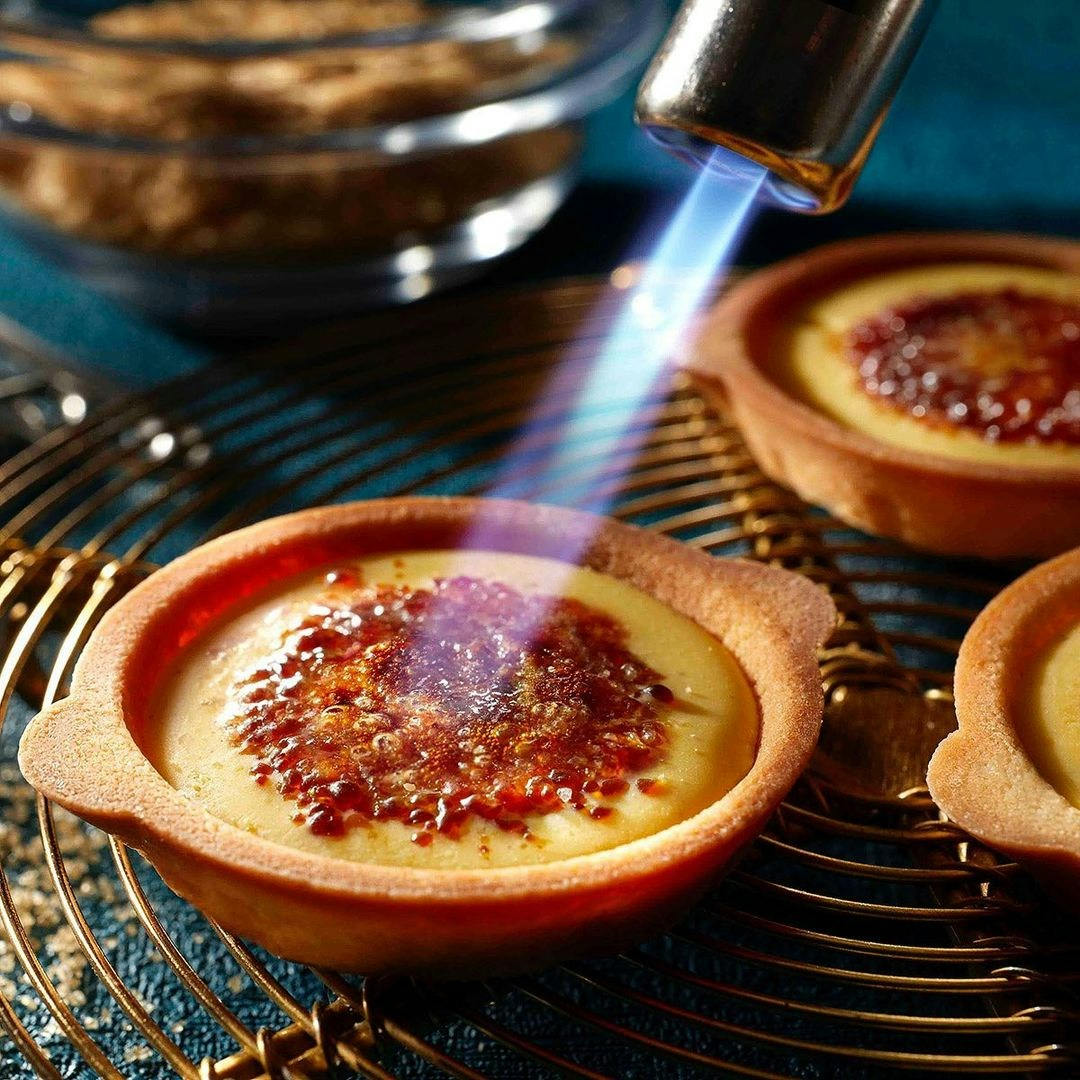 BRULEE的人氣焦糖燉蛋布甸撻，有著燉蛋布甸的口感柔軟、順滑。（BRULEE MERIZE官方圖片）