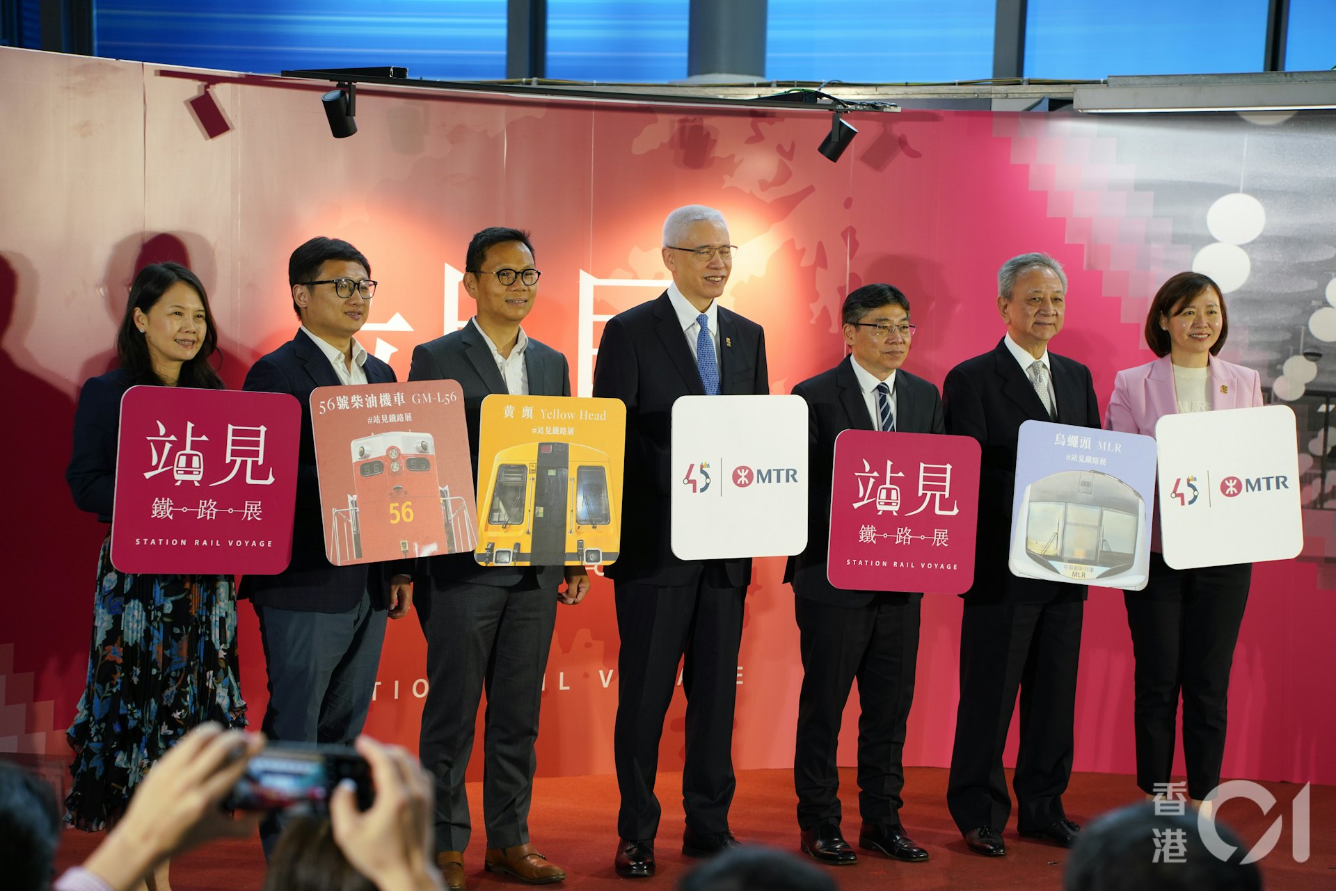 運輸及物流局局長林世雄(右三)今日(18日)出席開幕典禮時就分享,自己在大埔住超過60年。(黃浩謙攝) 運輸及物流局局長林世雄(右三)今日(18日)出席開幕典禮時就分享,自己在大埔住超過60年。(黃浩謙攝)