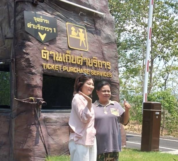 被害人时隔5年返回当初差点丧命的国家公园，亲自感谢工作人员救命之恩 。（Facebook / @Phataem National Park）