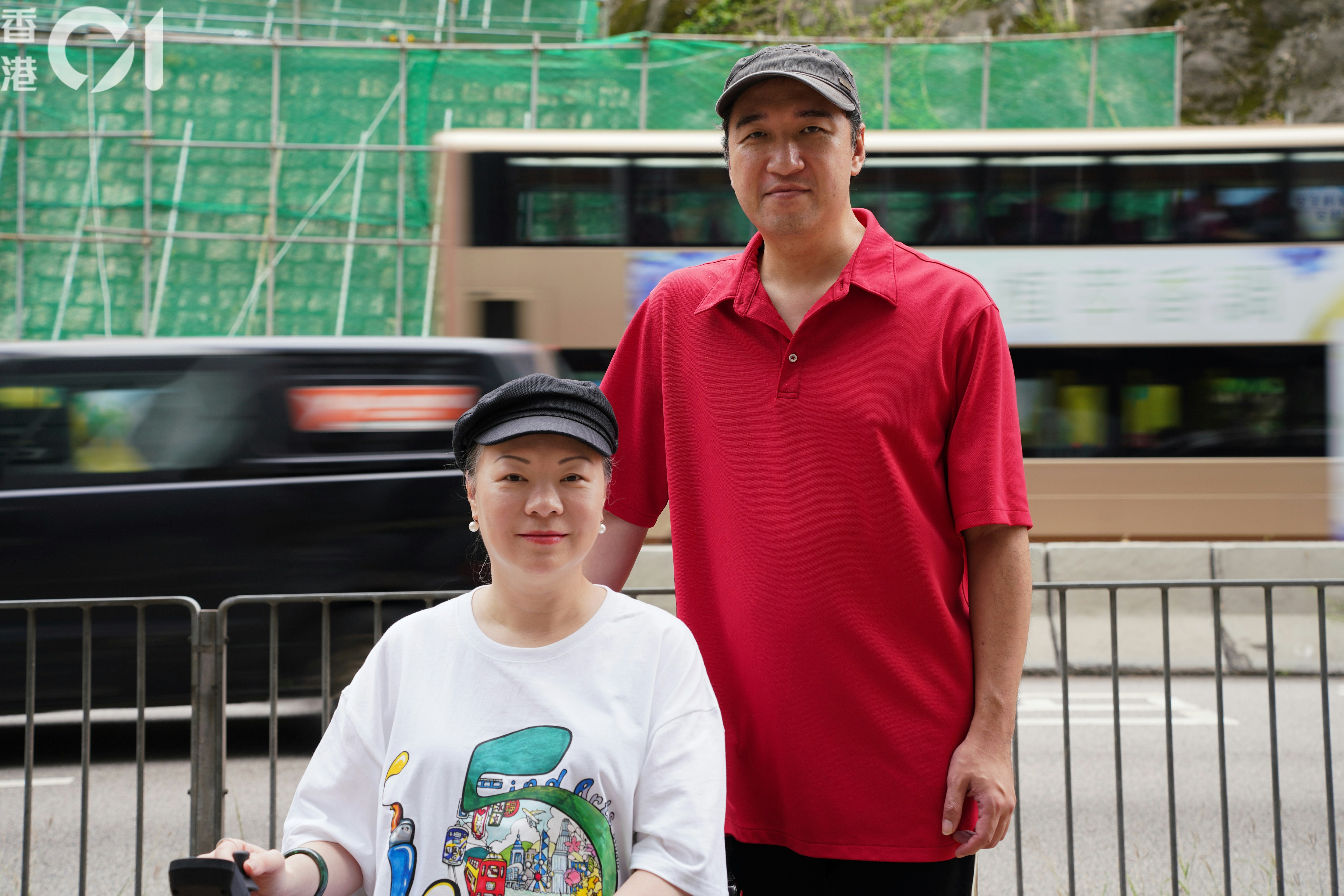 朴陶的枕邊人Michael同樣是SEN人士,但經過相處與搵到擅長工作後,已與一般人無異,也會幫助iCare發展;她認為丈夫所提供的安全感,遠勝於他所做的一切。(黃浩謙攝) 朴陶的枕邊人Michael同樣是SEN人士,但經過相處與搵到擅長工作後,已與一般人無異,也會幫助iCare發展;她認為丈夫所提供的安全感,遠勝於他所做的一切。(黃浩謙攝)