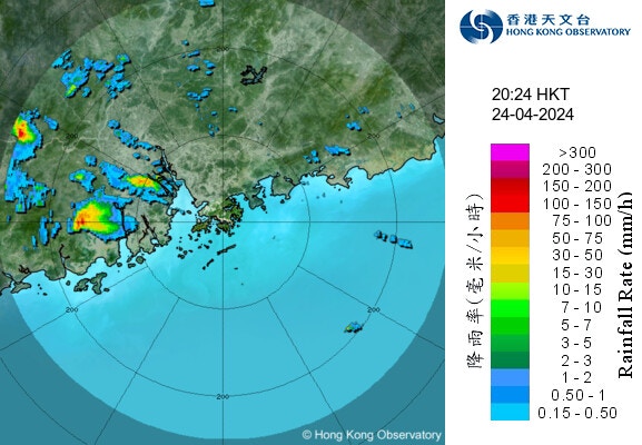 天文台4月24日晚约8时半的雷达图显示，于珠江口以西的强雷雨区正逐渐向东移动。（天文台图片）