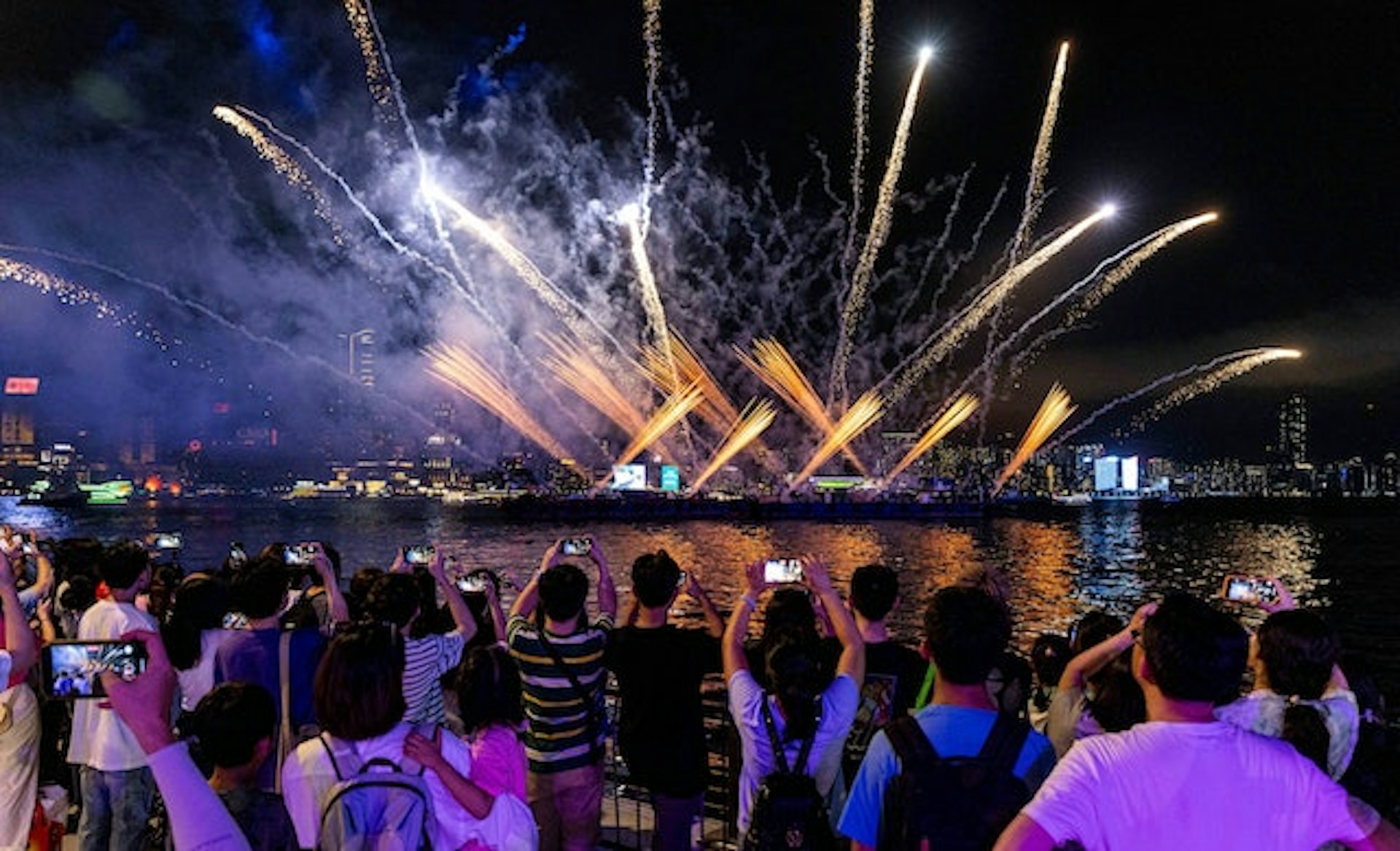 5月1日尖東晚將有煙火表演。(旅發局提供) 5月1日尖東晚將有煙火表演。(旅發局提供)