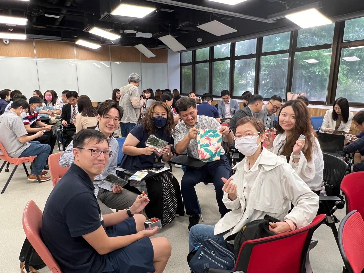 理工大學應用社會科學系指出，學童受網絡性侵害的普遍原因，與電子產品的使用頻率上升有很大關係。（何倩瑜攝）