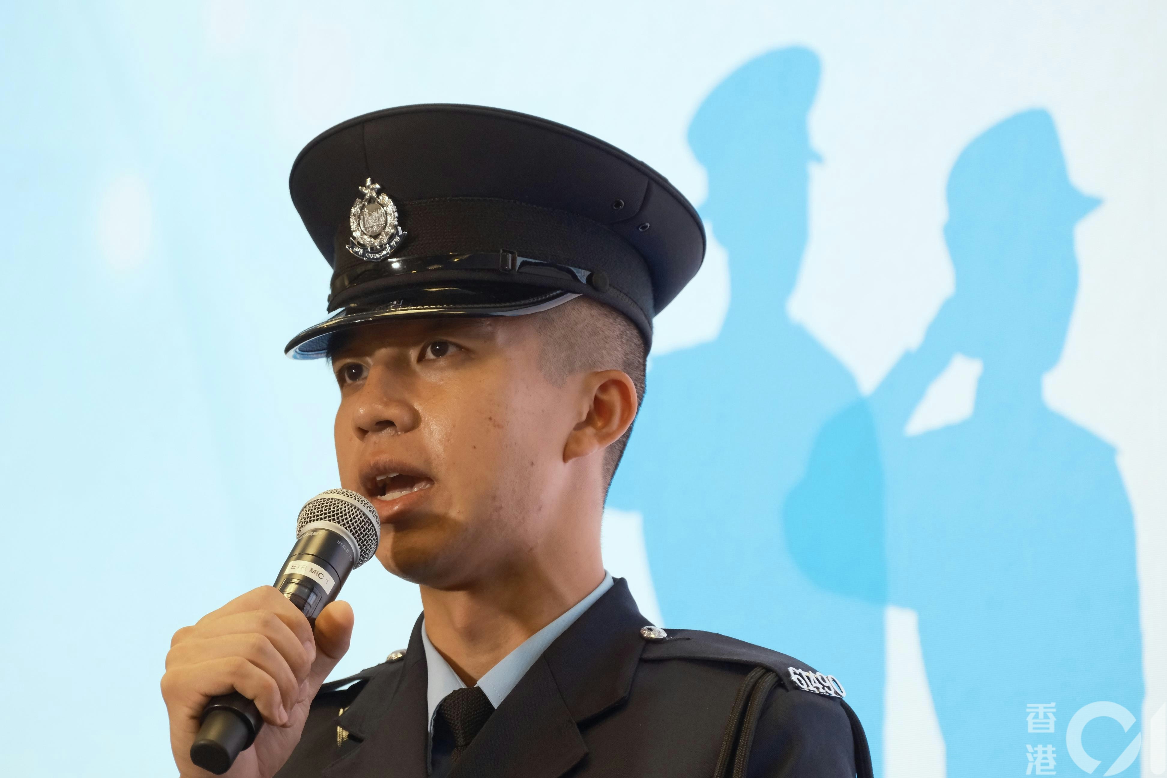 学警尤俊耀由中学手球教练转行成为警察，他认为警察和手球教练的使命一致，都是用生命影响生命。（卢翊铭摄）