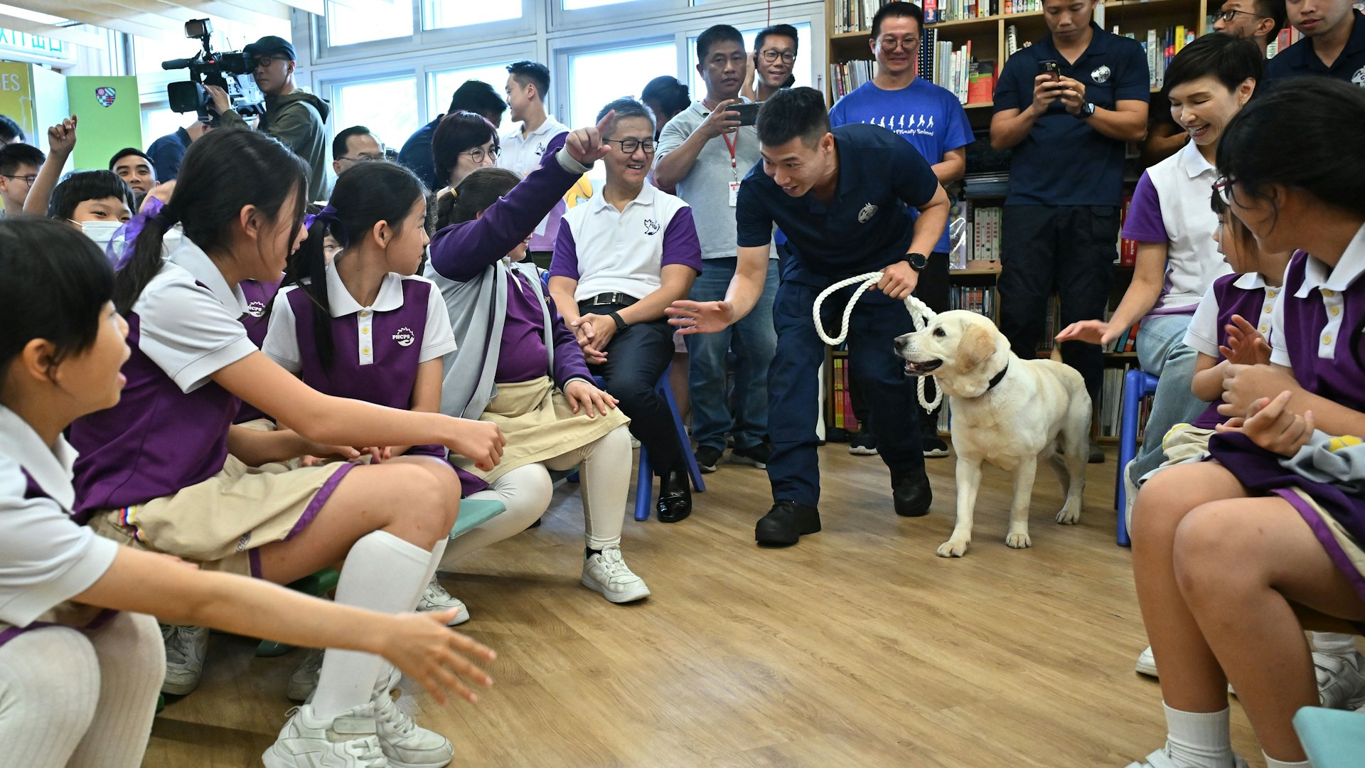 警方愛護動物宣傳車連續15天走訪多區 蕭澤頤:鼓勵成負責任主人 警方愛護動物宣傳車連續15天走訪多區 蕭澤頤:鼓勵成負責任主人