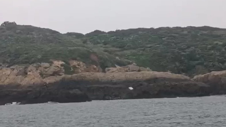 2疑似大陸漁民登禁止水域範圍內無人島礁 遭台灣海巡帶回調查 2疑似大陸漁民登禁止水域範圍內無人島礁 遭台灣海巡帶回調查