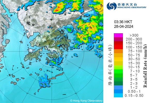 在4月28日凌晨，大片雷雨区集结在本港东面海域及北面的深圳。（天文台图片）